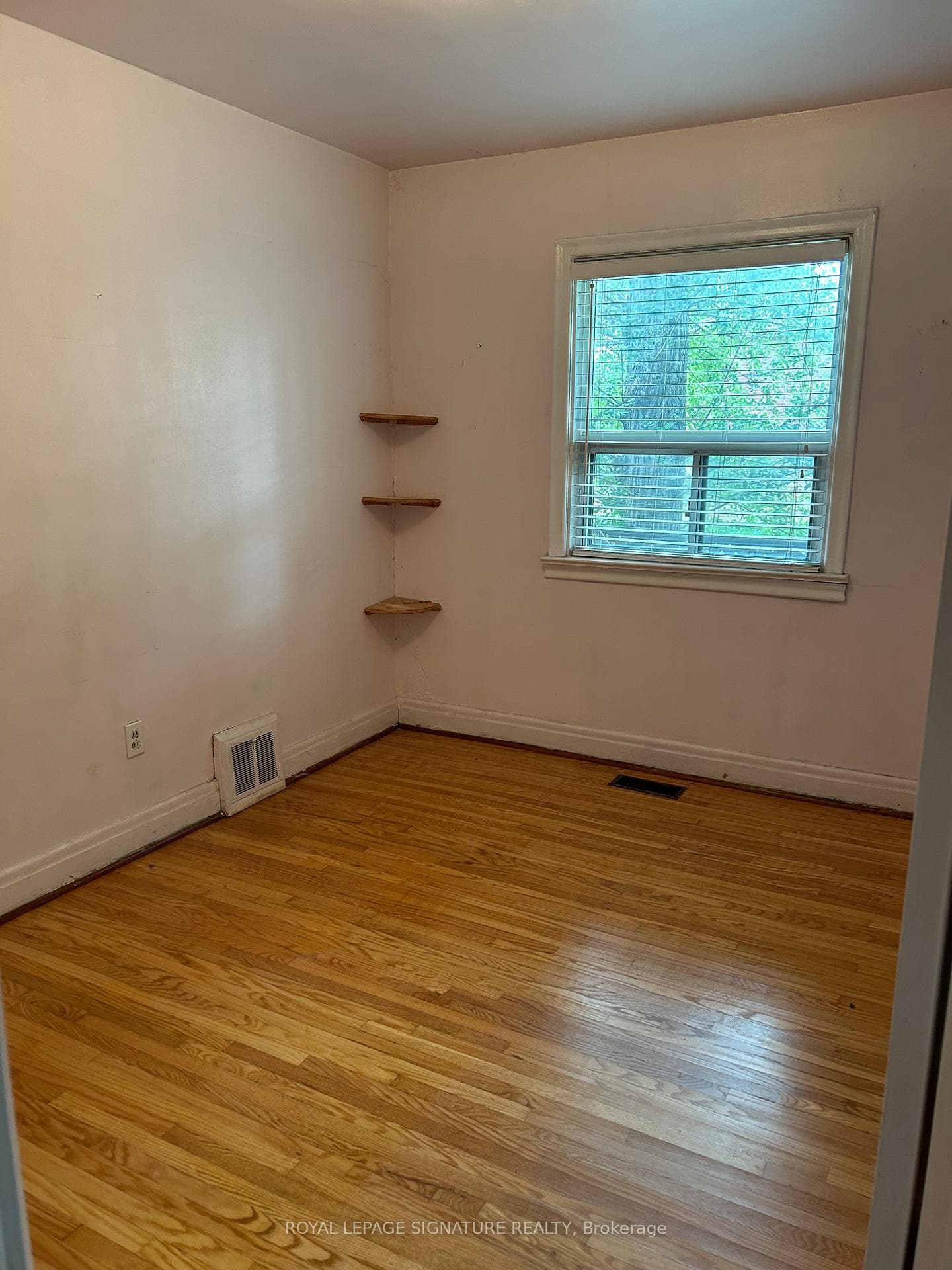 120 Bertrand Avenue photo 5