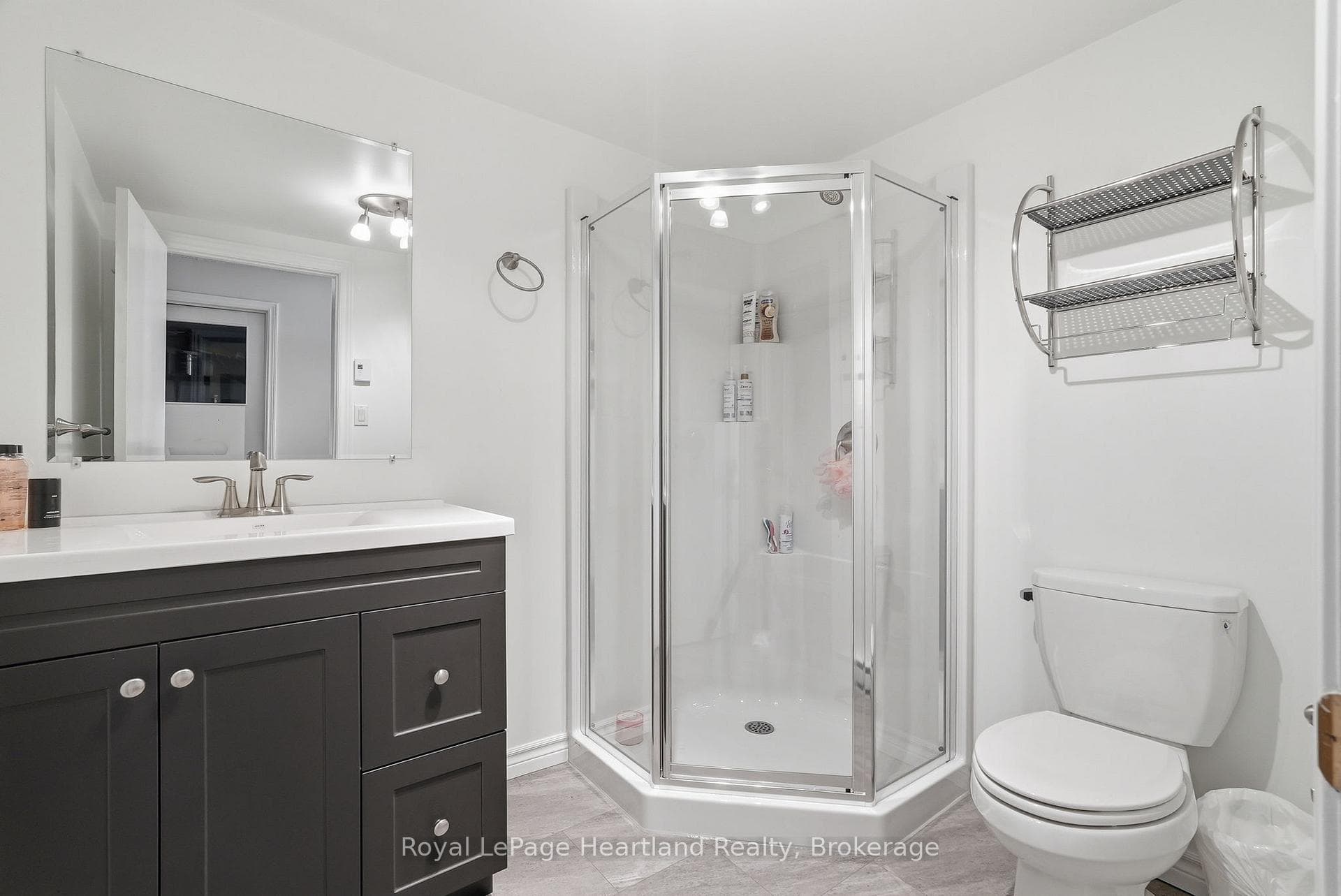 1041 Howick Street photo 30
