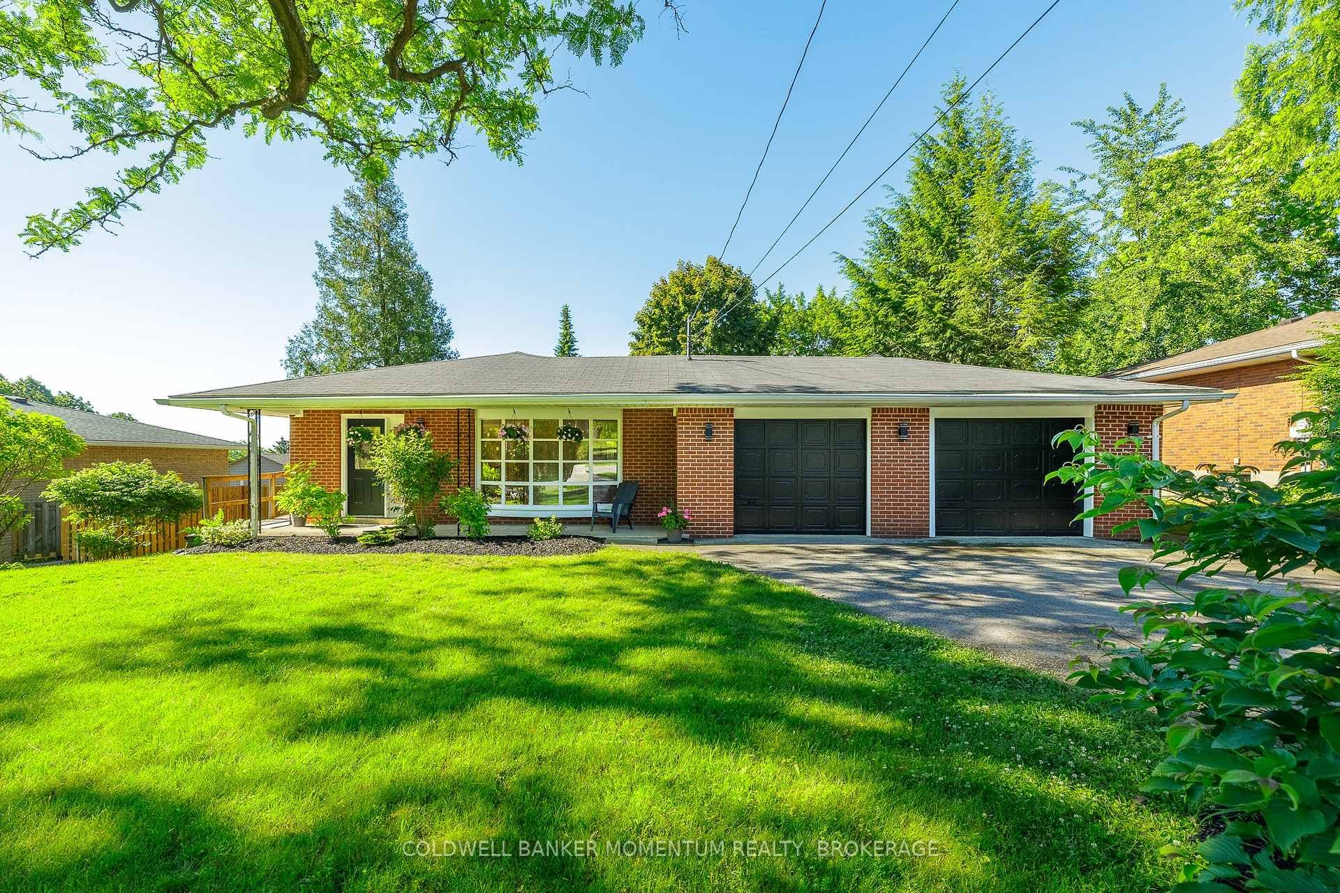 Beautiful Curb appeal - 2.5 car garage