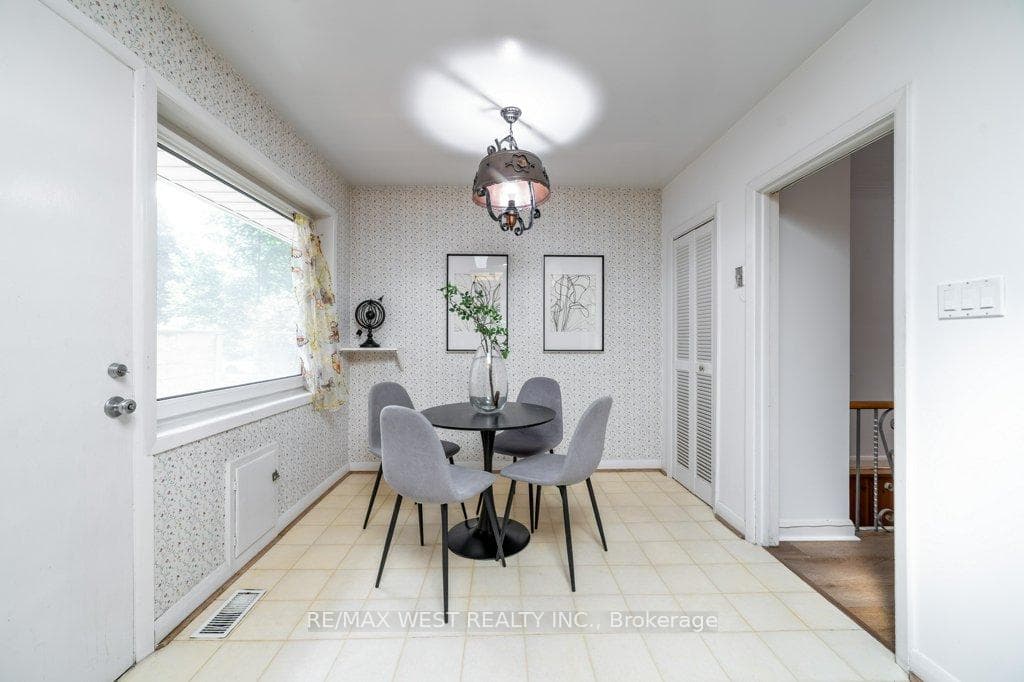 8 Farningham Crescent photo 10