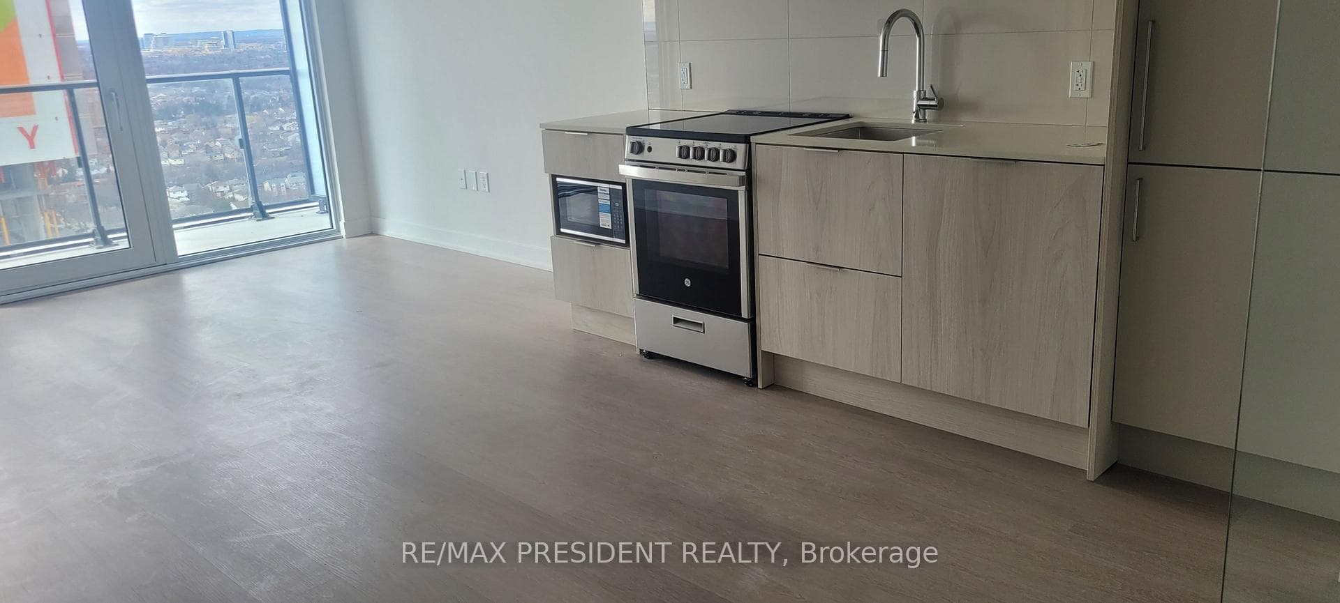448 Burnhamthorpe Road Unit 2512 photo 2