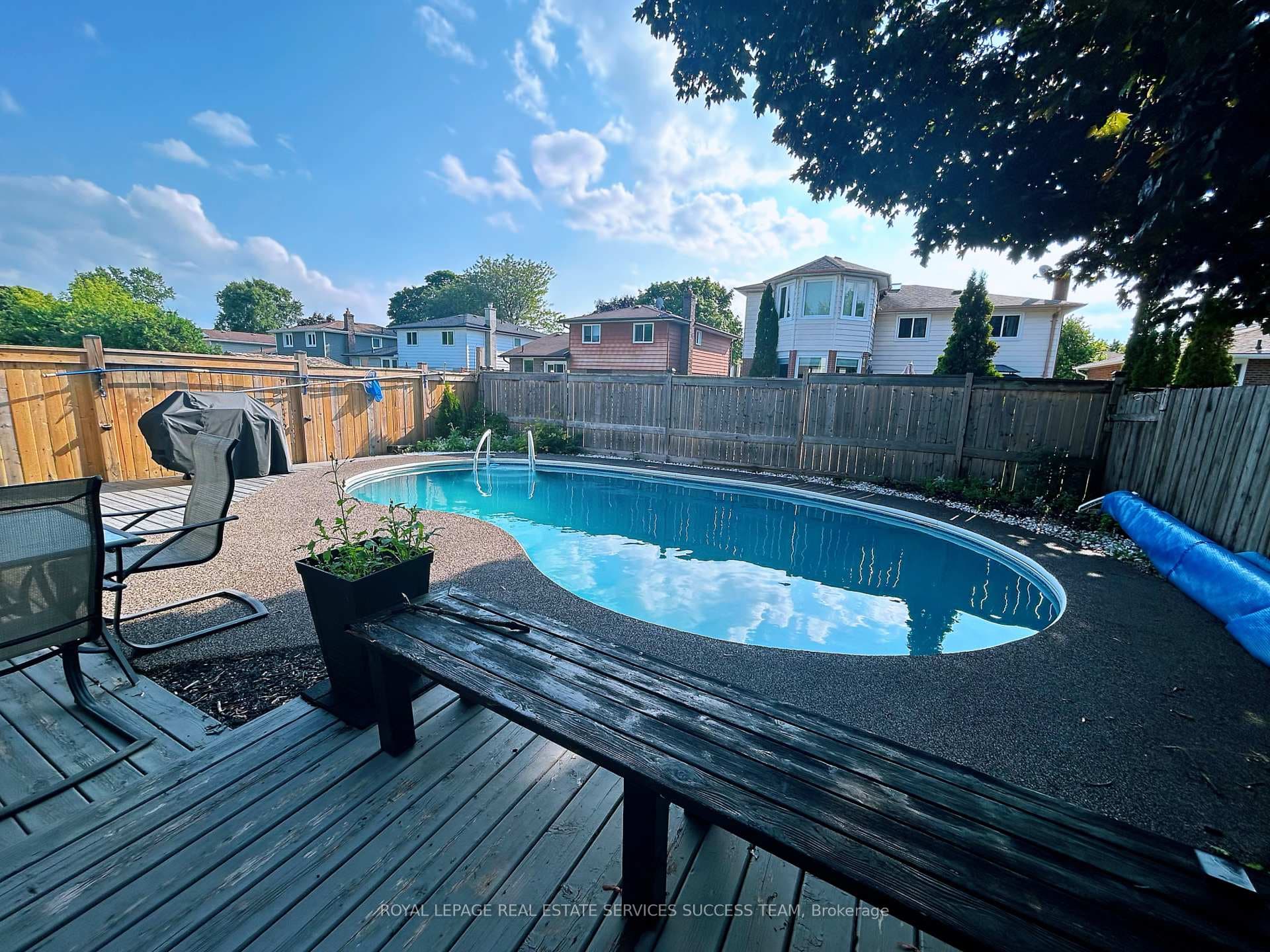 129 Lawrence Crescent photo 26