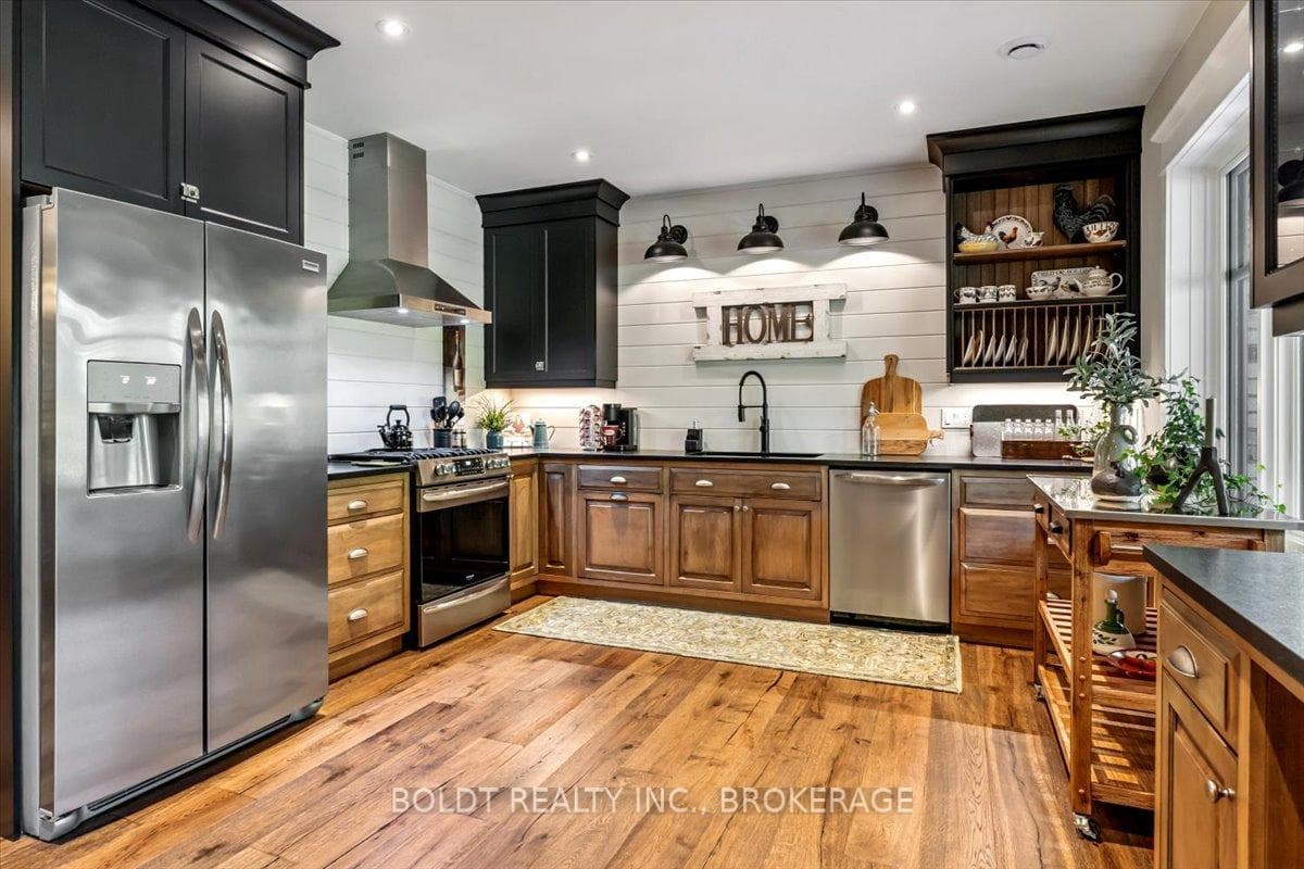 Full Lower walkout level kitchen, ideal for bbq's