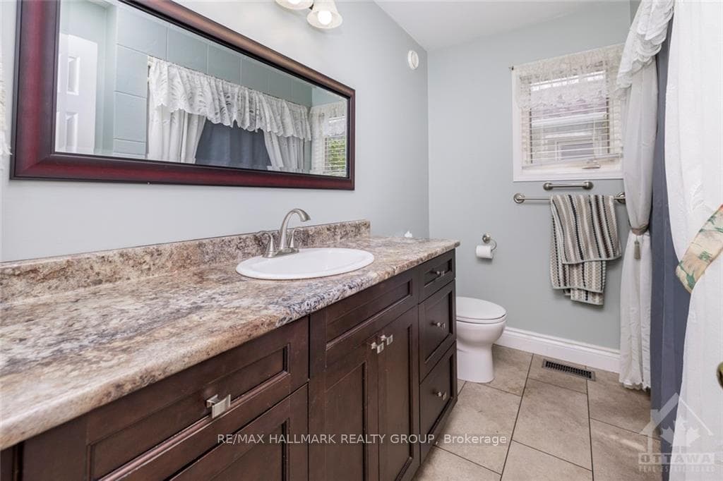 102 BARCLAY Street photo 14