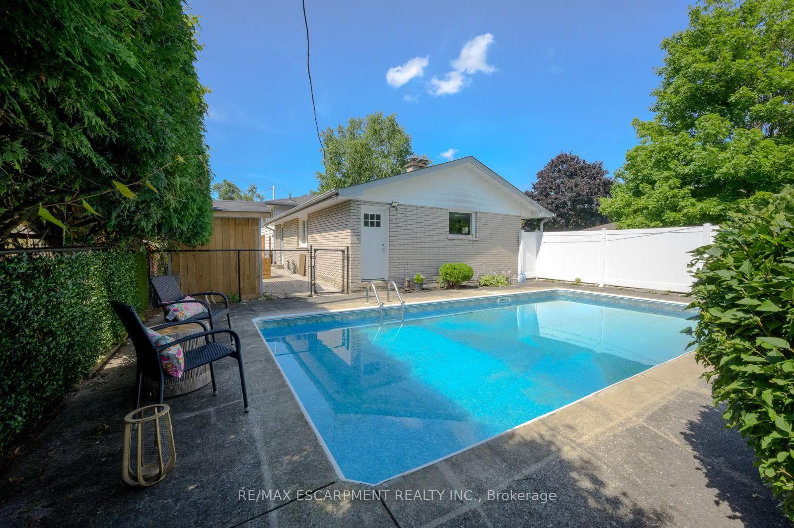 228 Plumtree Drive photo 39