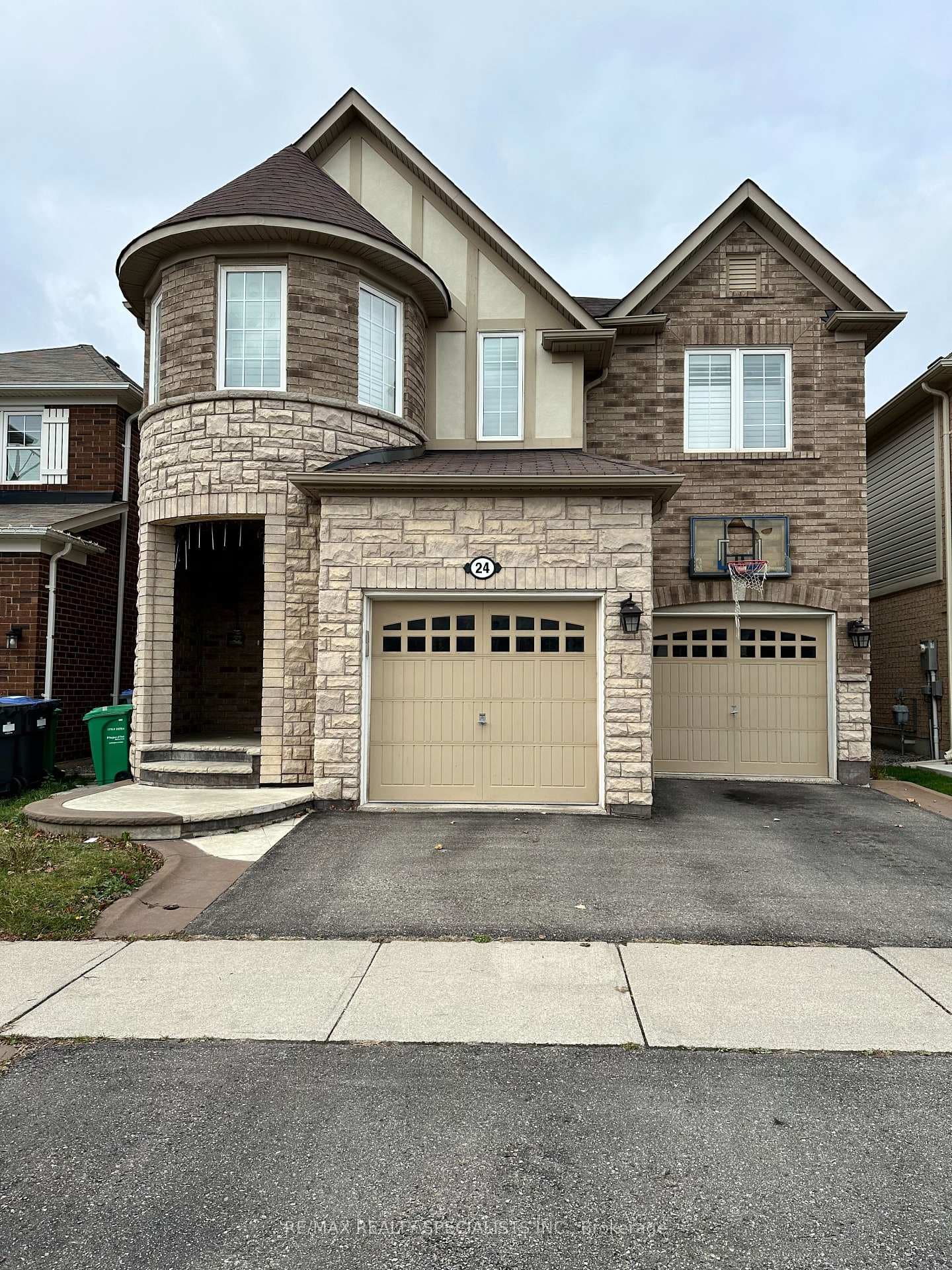 24 Dulverton Drive photo 1