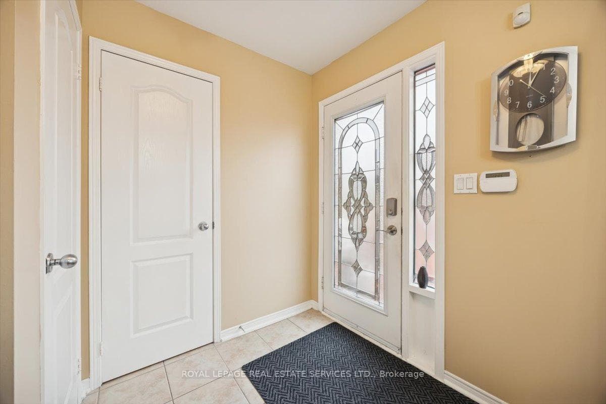 46 Georgina Gate photo 4