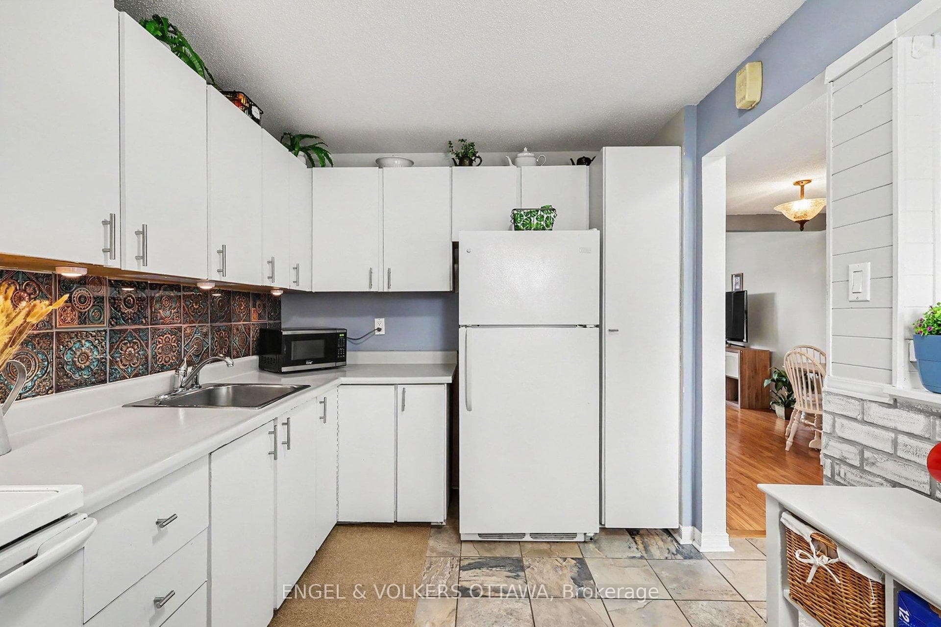 7882 Jeanne D'arc Boulevard Unit 87 photo 18