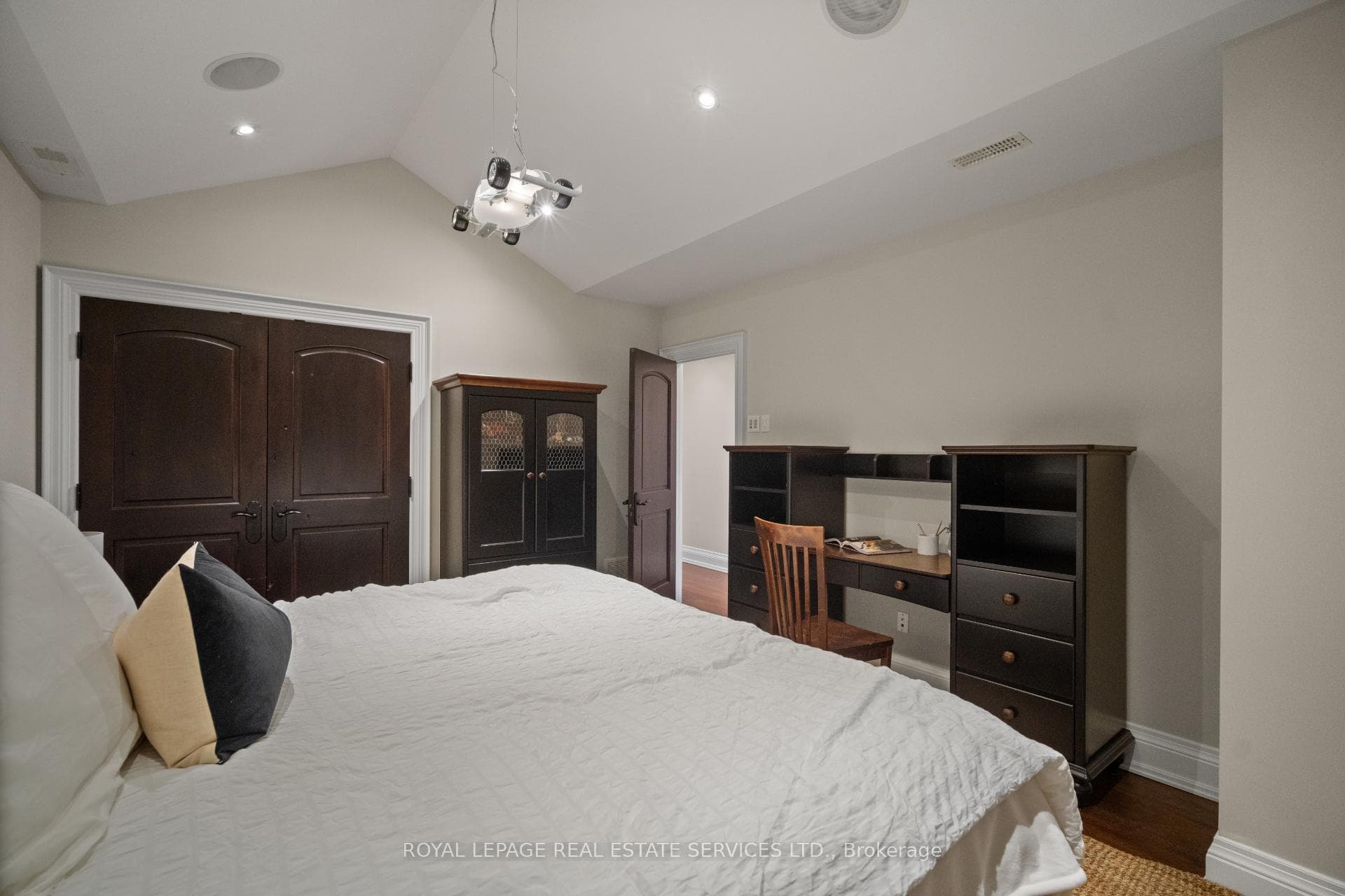 6 Oak Hampton Boulevard photo 33