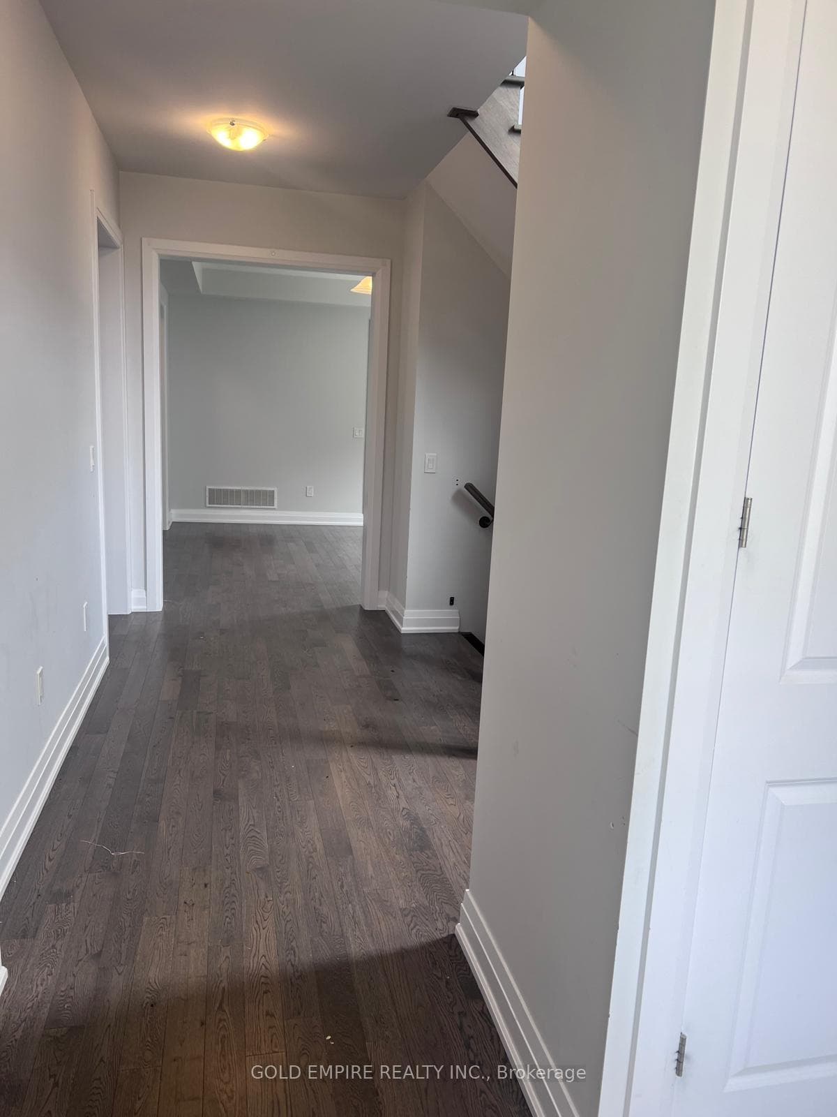 1067 EDINBURGH Drive photo 34