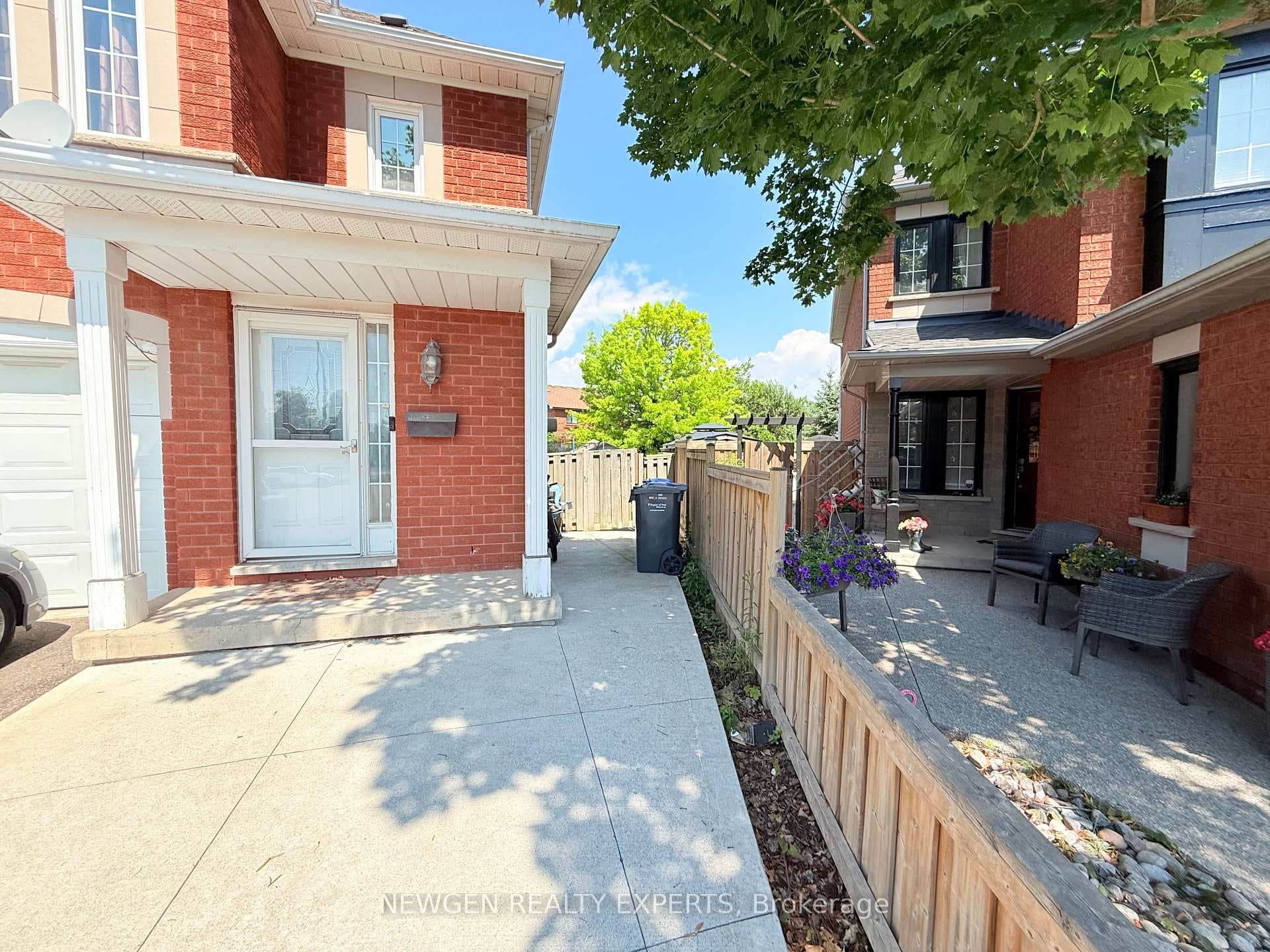 6013 Castlegrove Court Unit Upper photo 2