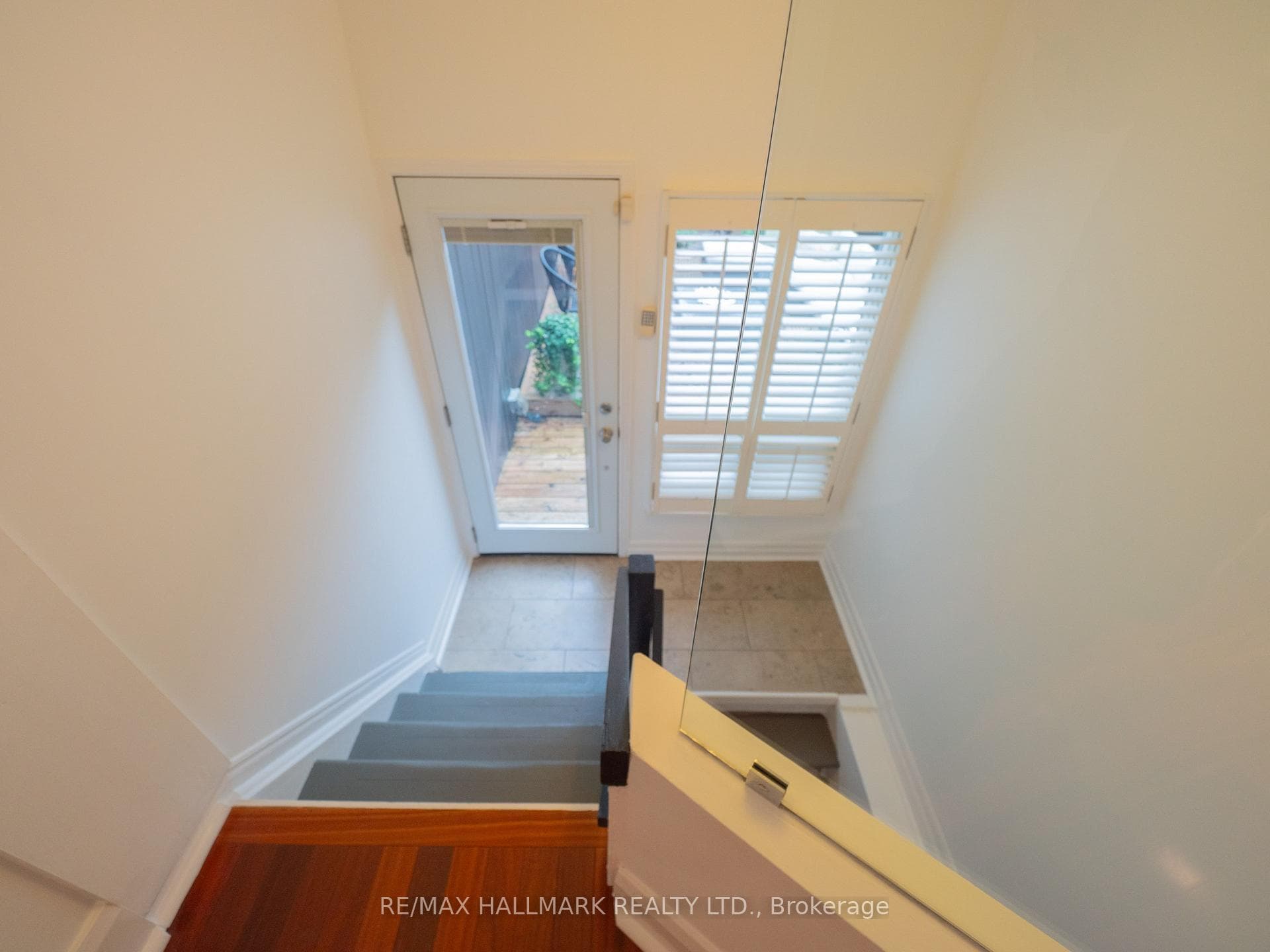 56 Victor Avenue photo 28