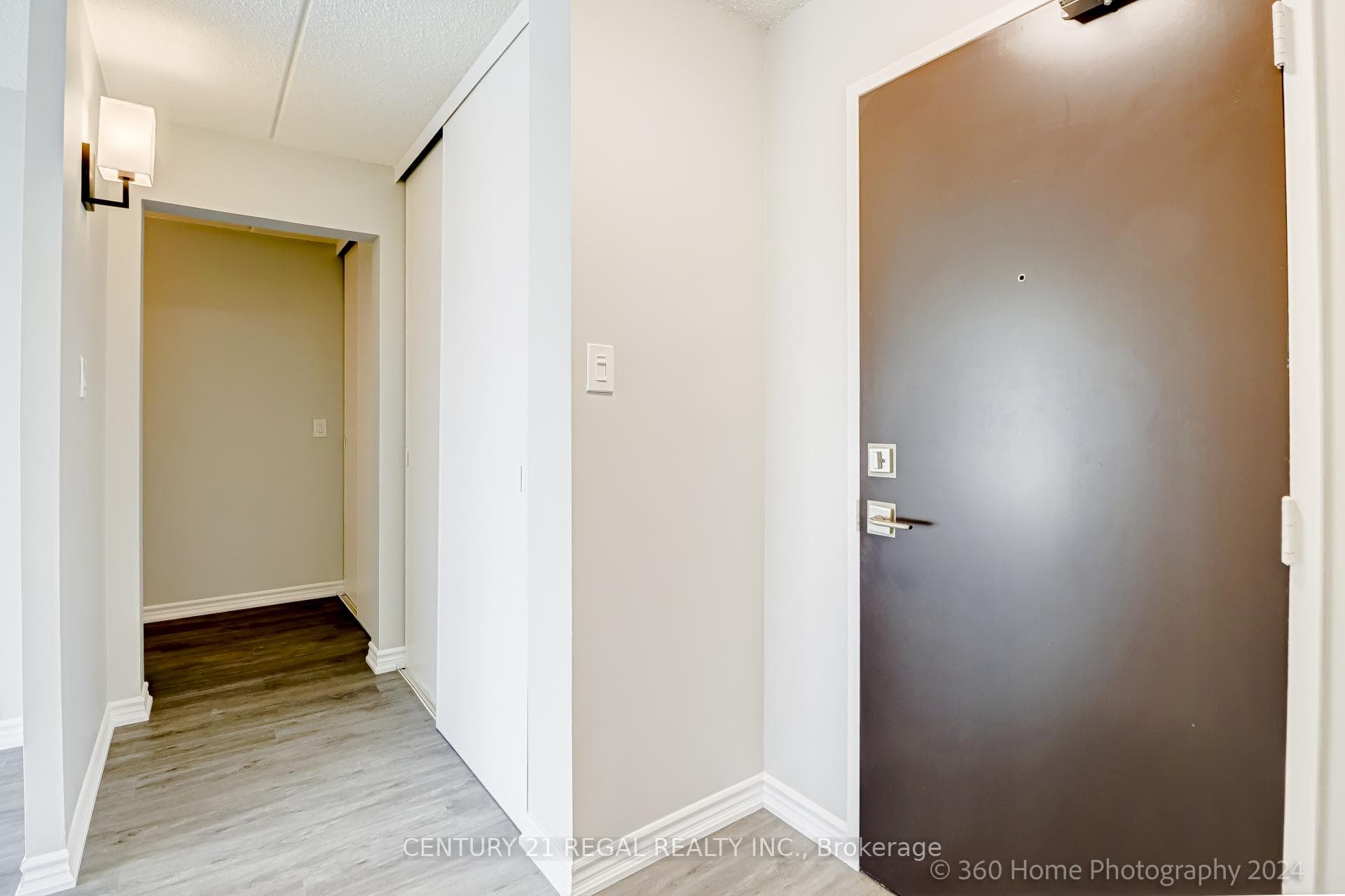 2 Glamorgan Avenue Unit 901 photo 2