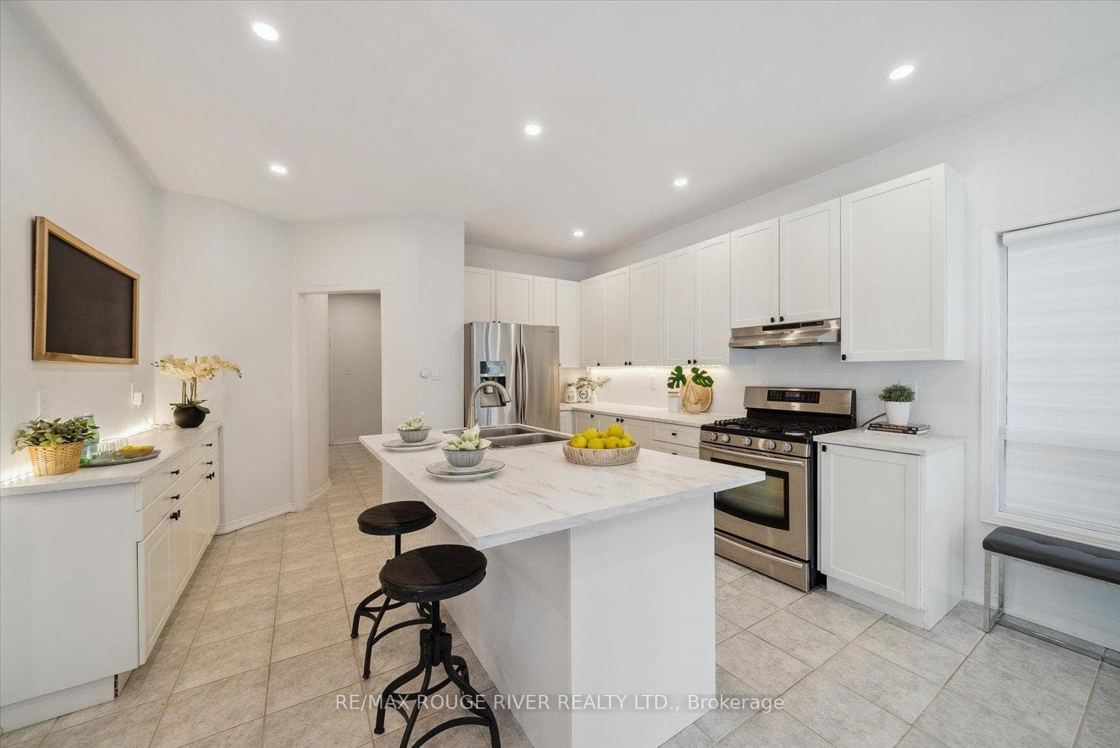 52 Warwick Avenue photo 11