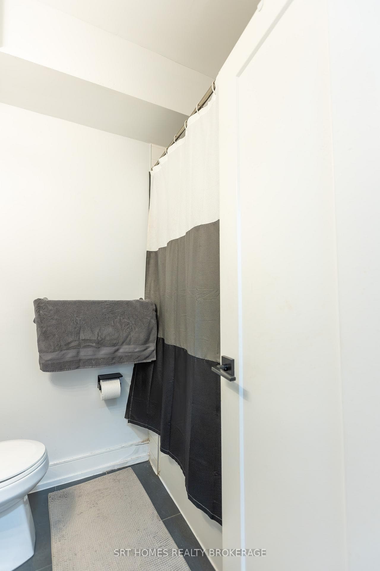 1321 Gerrard Street Unit 3 photo 21