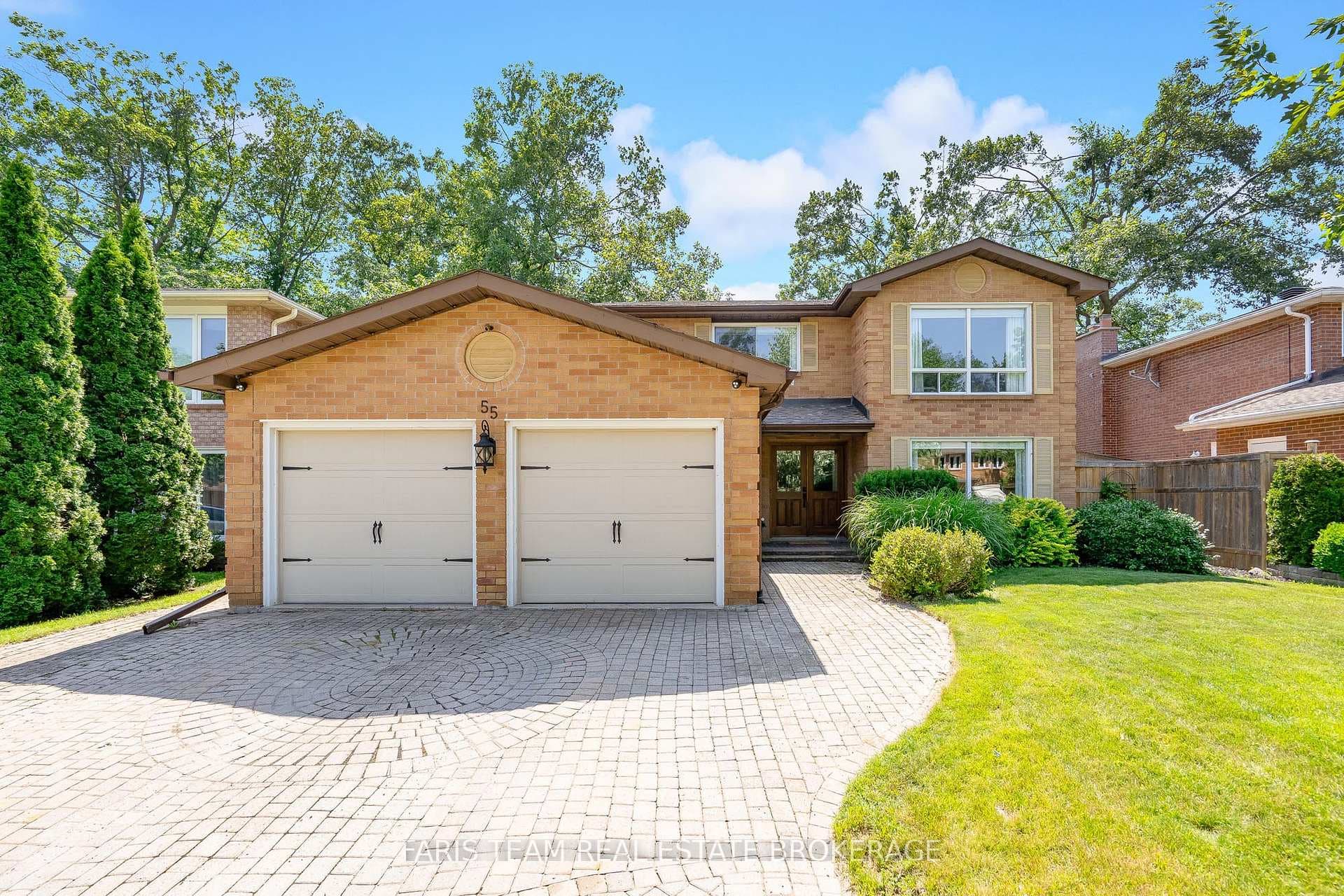 55 Oakridge Drive photo 1