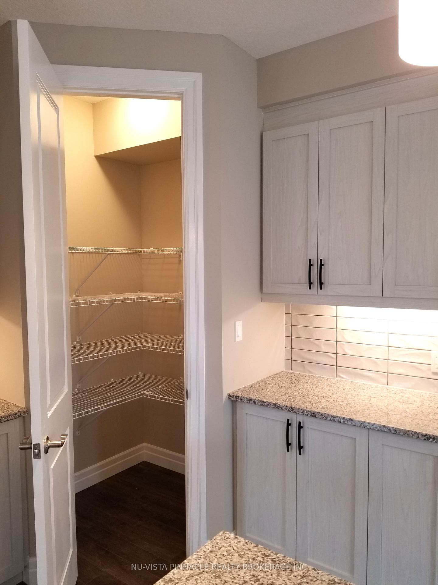 3074 Turner Crescent photo 9