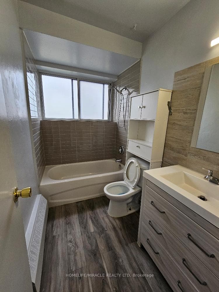 1651 VICTORIA PARK Avenue Unit 808 photo 31