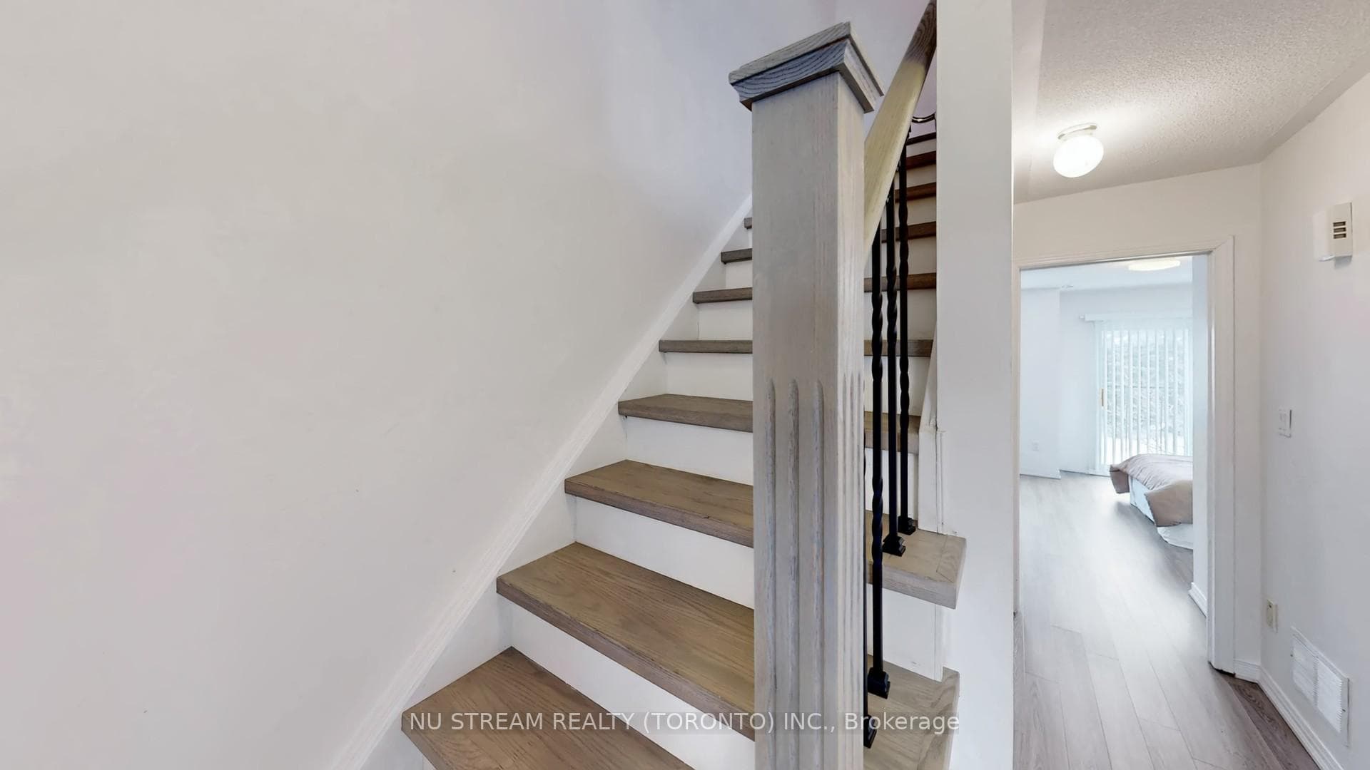 29 Rosebank Drive Unit 907 photo 13