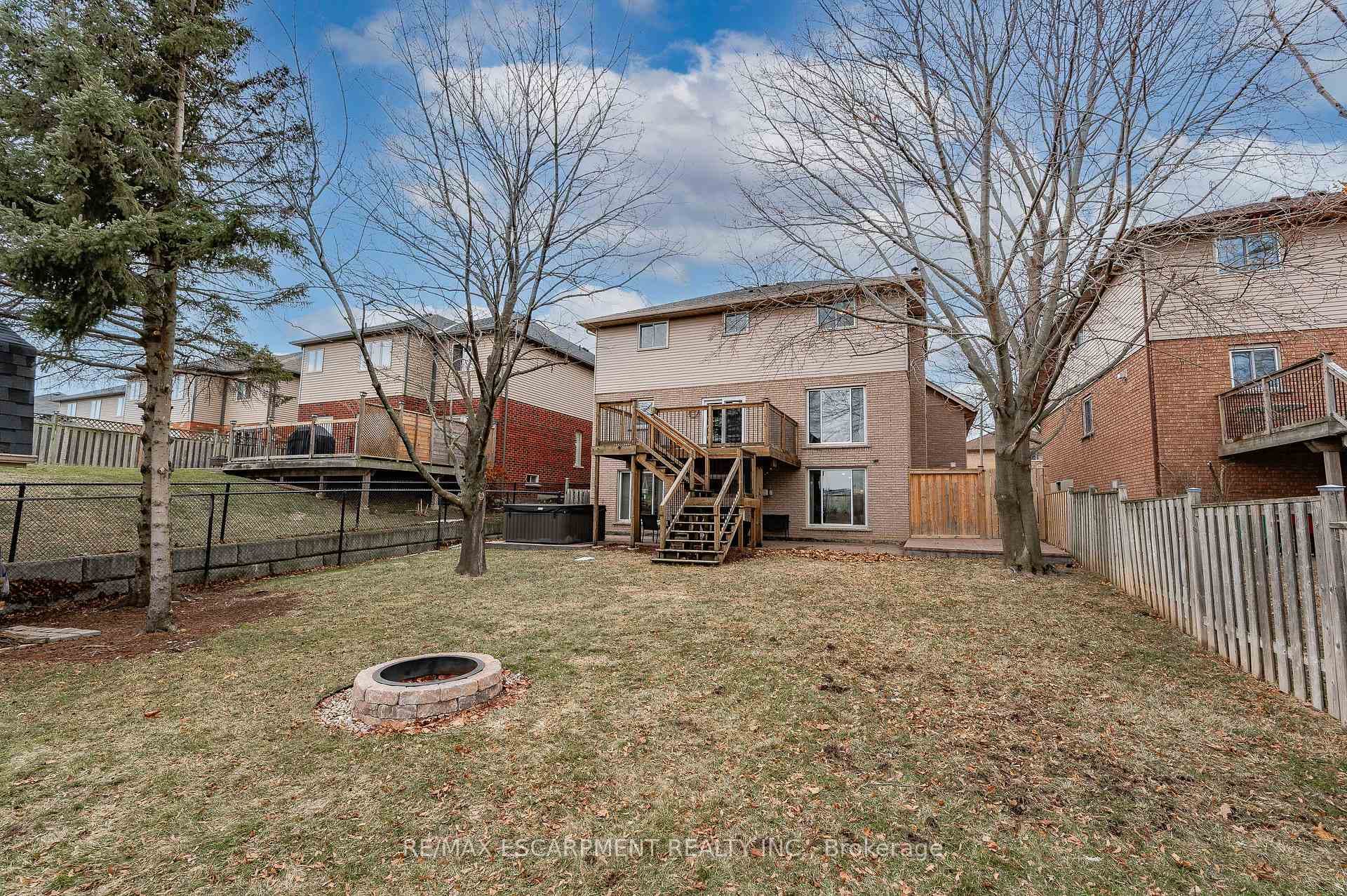 47 Sumner Crescent photo 38