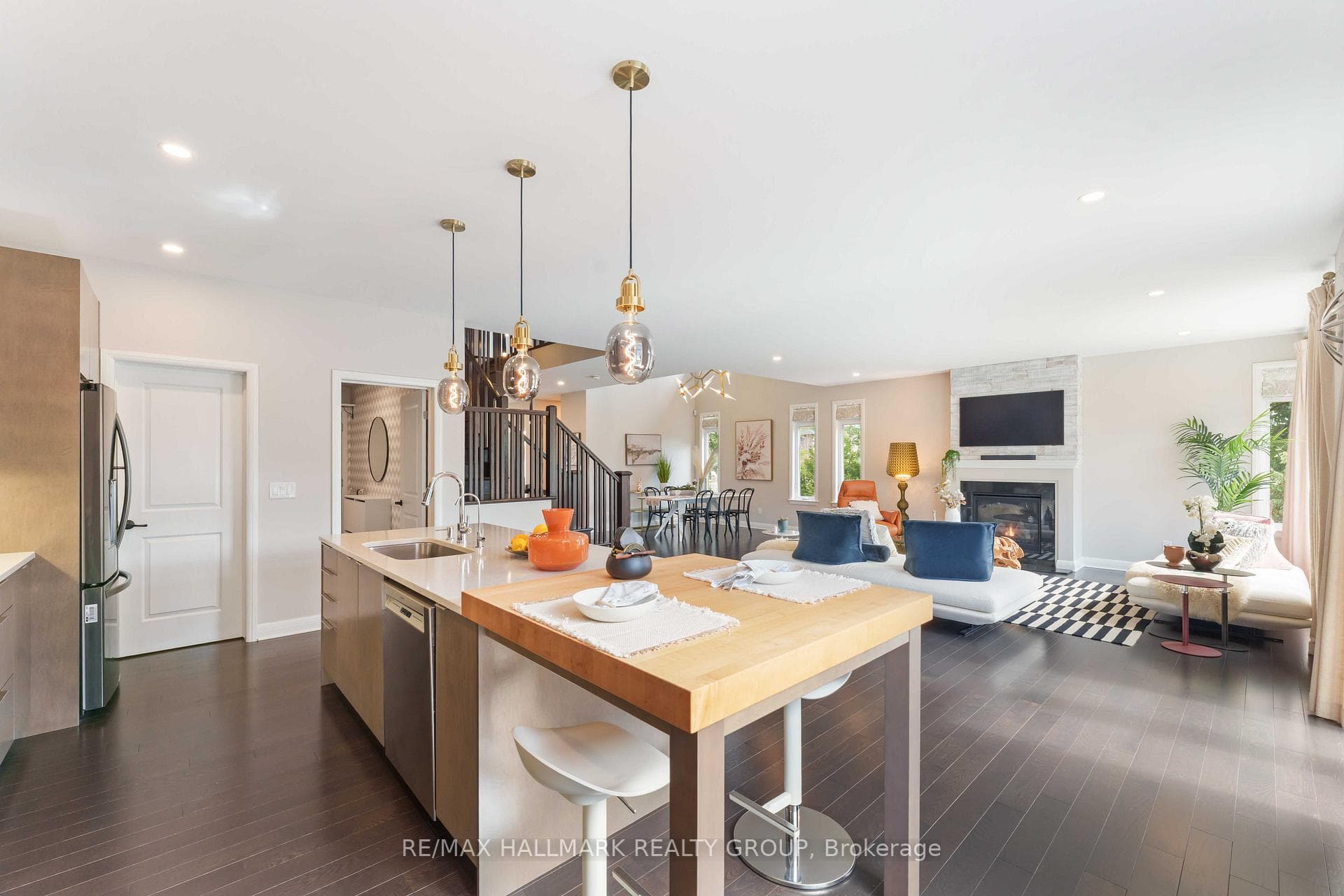 155 Escarpment Crescent photo 10