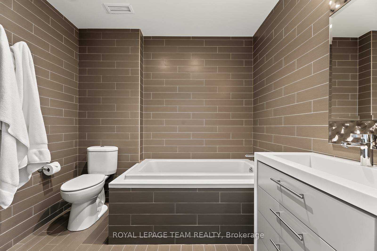 428 SPARKS Street Unit 903 photo 17