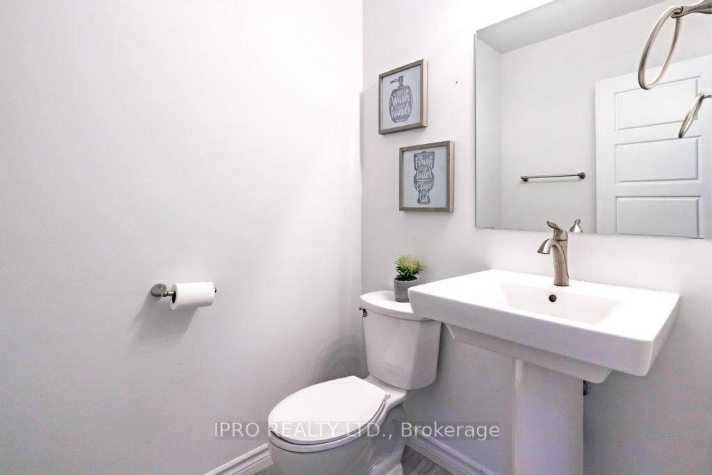 100 Bill Hutchinson Crescent photo 11