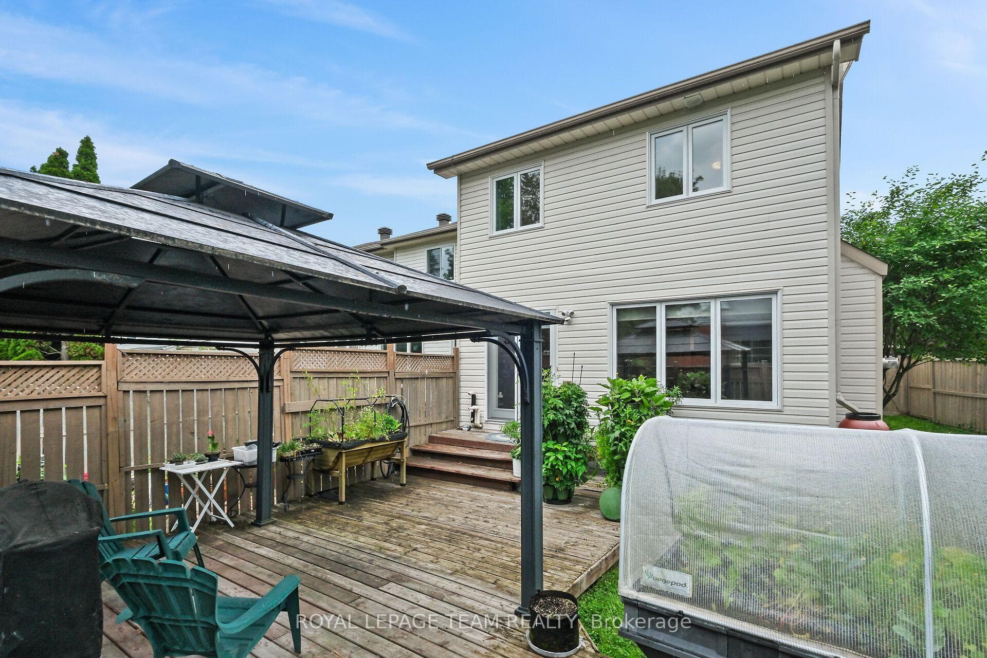 Huge rear deck with gazebo.