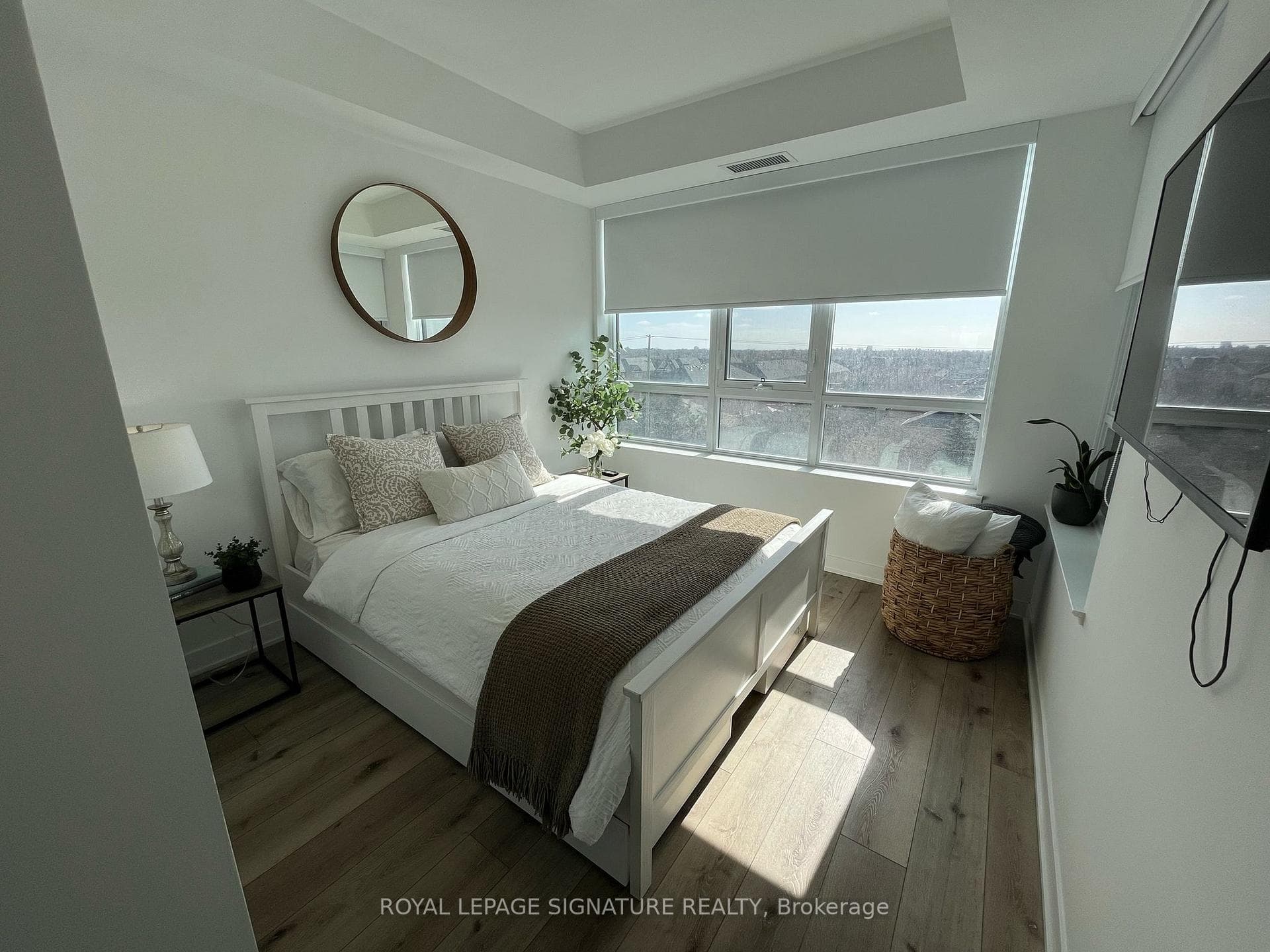 405 Dundas Street Unit 429 photo 8