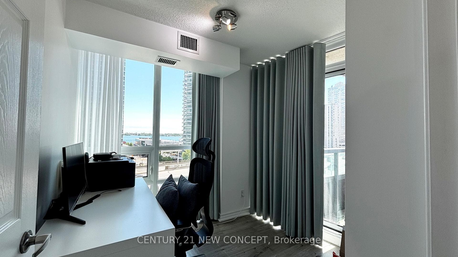 25 Lower Simcoe Street Unit 808 photo 16