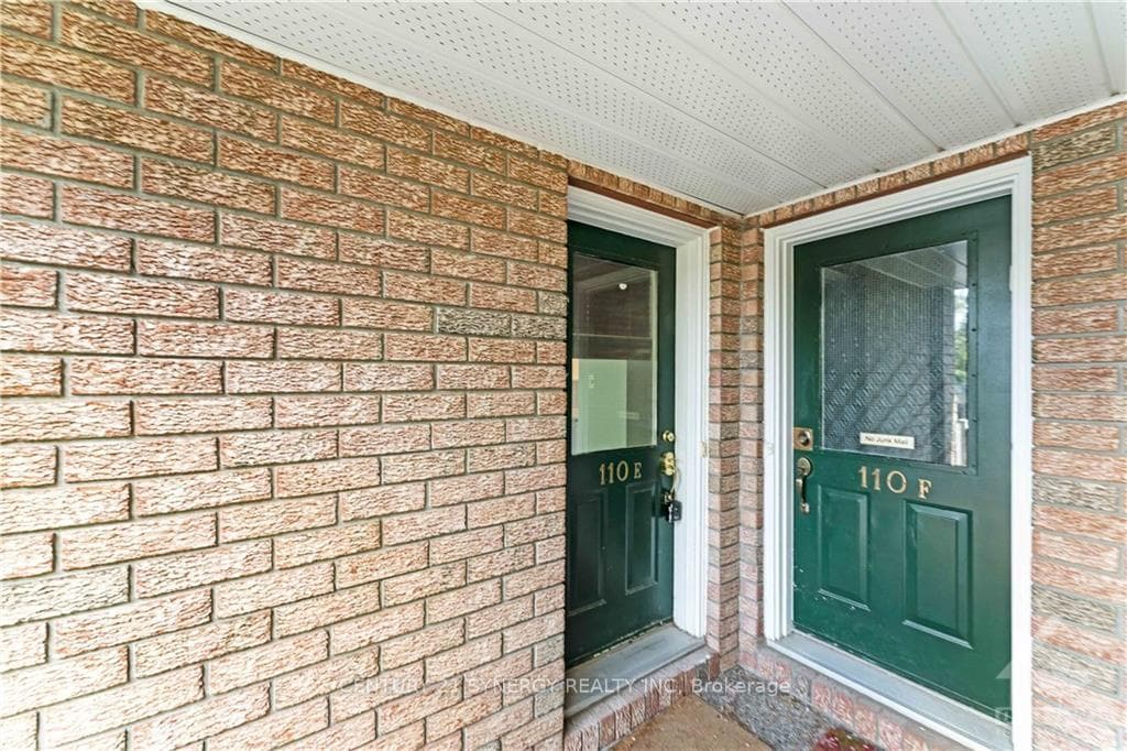 110 CENTREPOINTE Drive Unit E photo 3