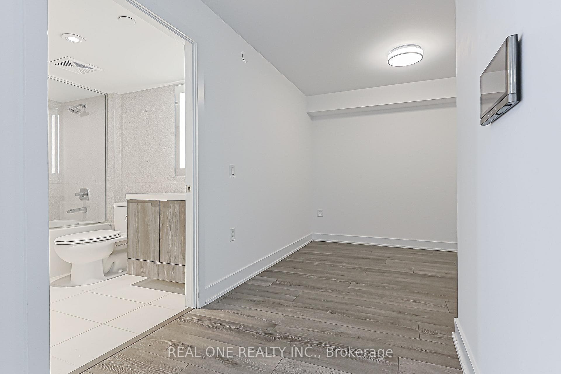 585 Bloor St East Street Unit 821 photo 28
