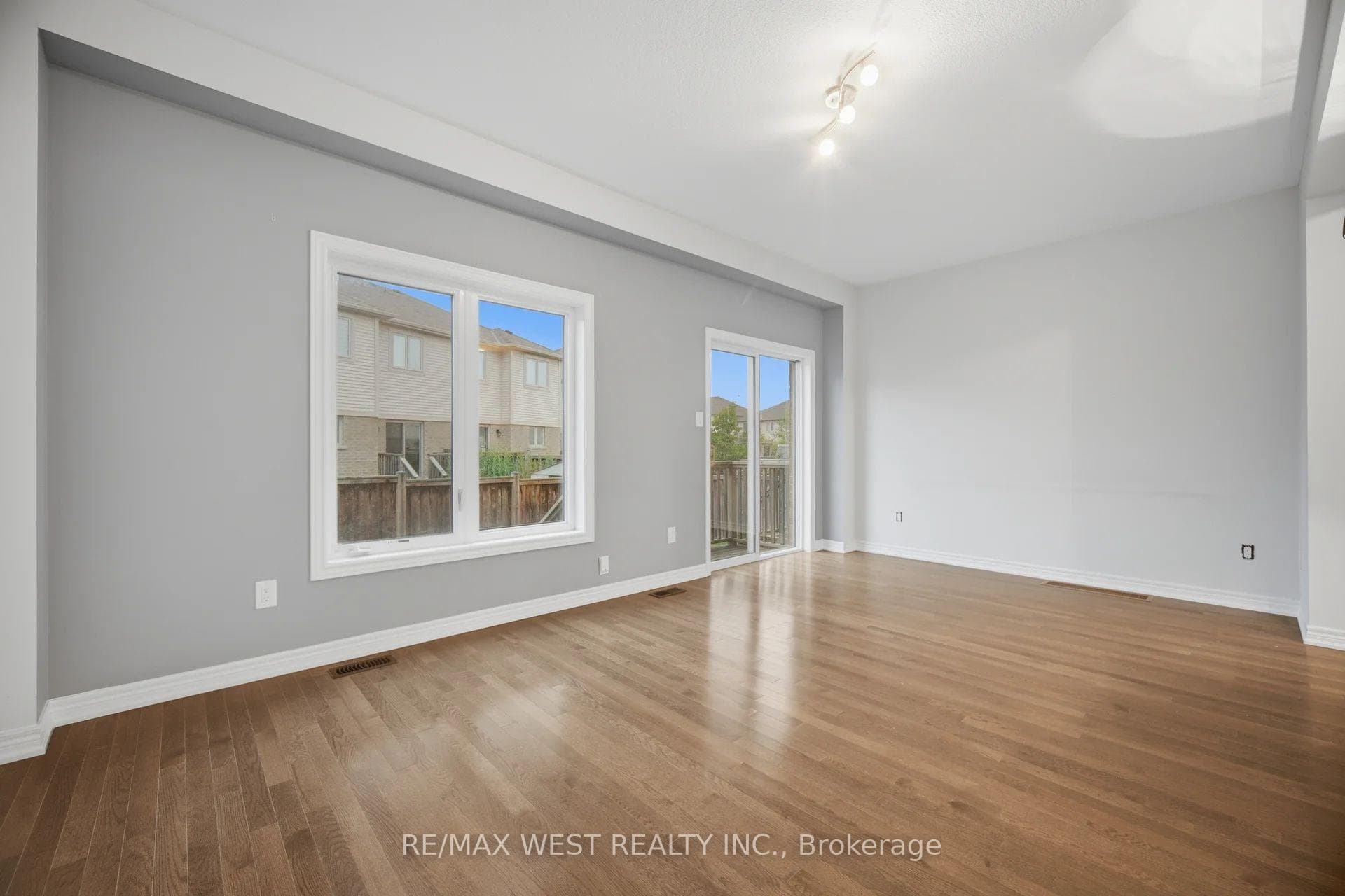 137 Echovalley Drive photo 18