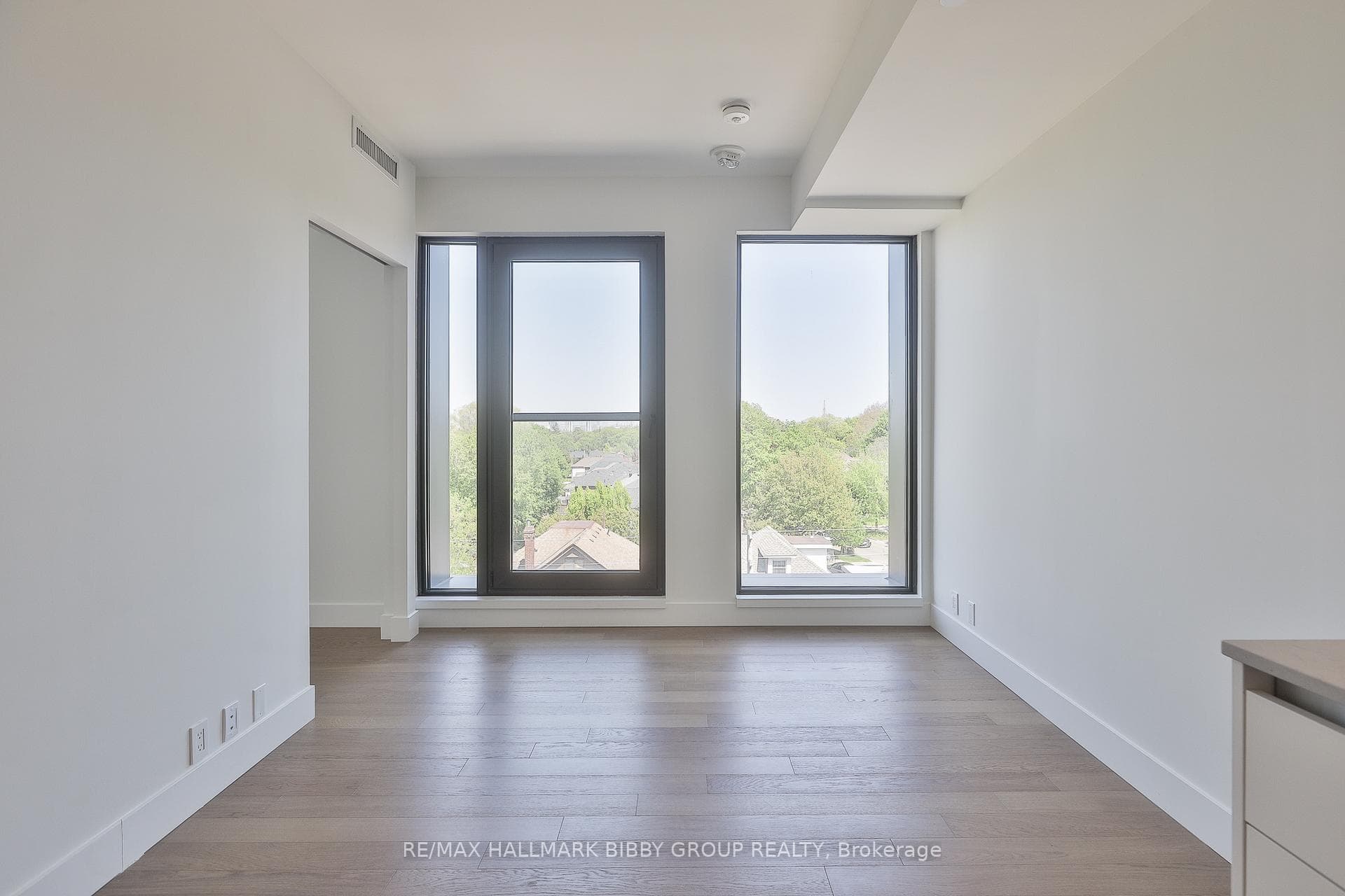 1414 Bayview Avenue Unit 505 photo 3