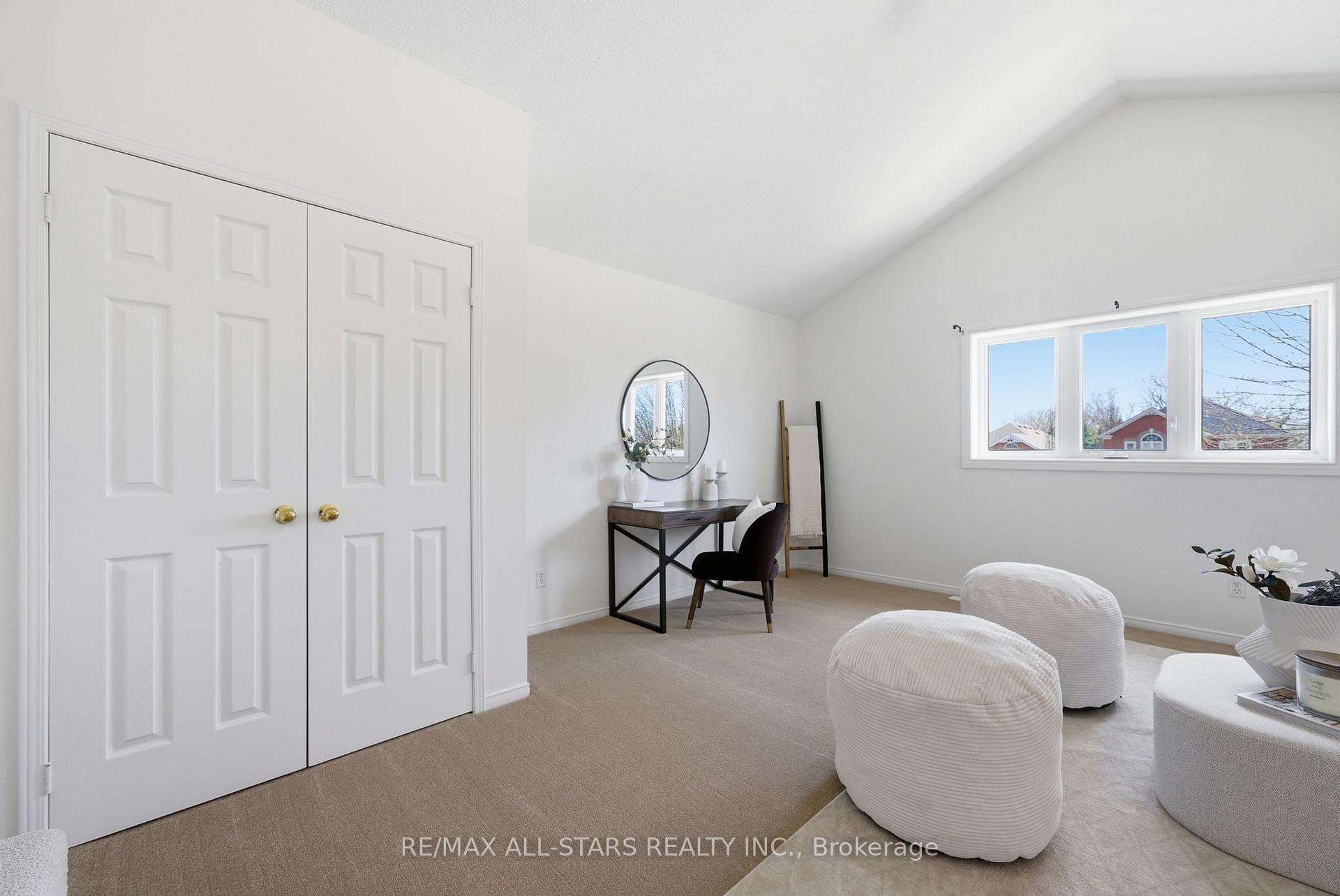 14 Napier Court photo 28