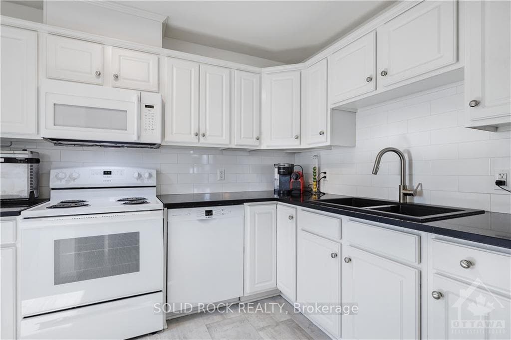659 GEORGE Street photo 10