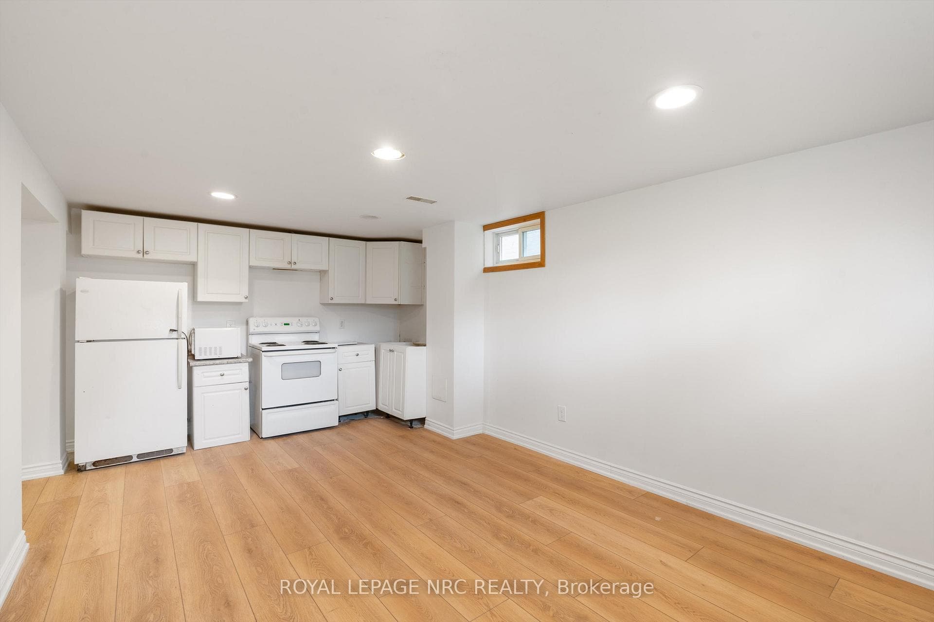 4 Byrne Boulevard photo 26