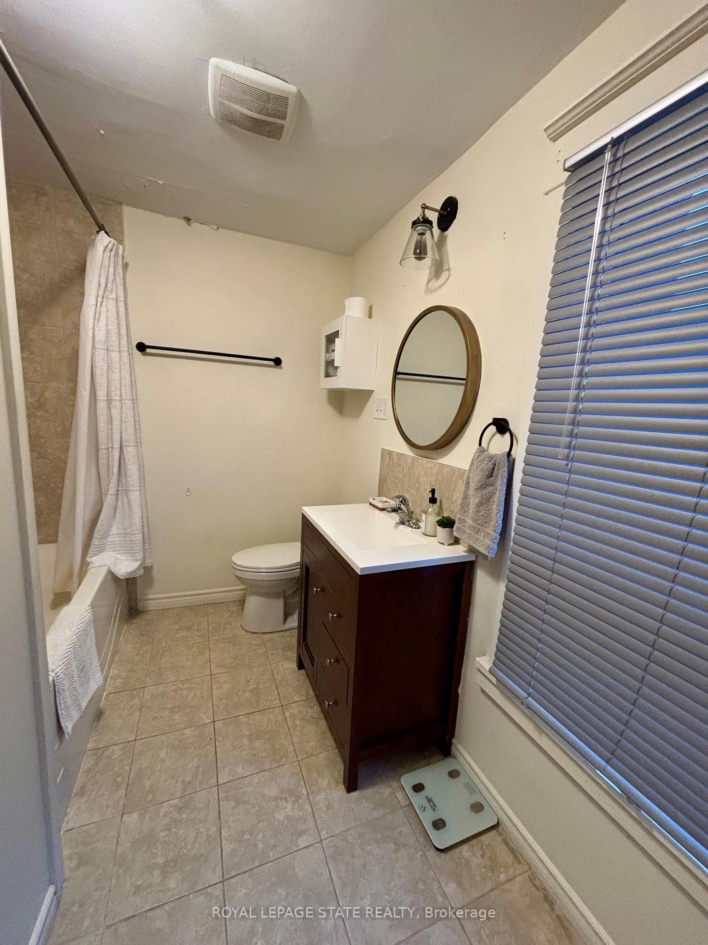 4195 John Street photo 5