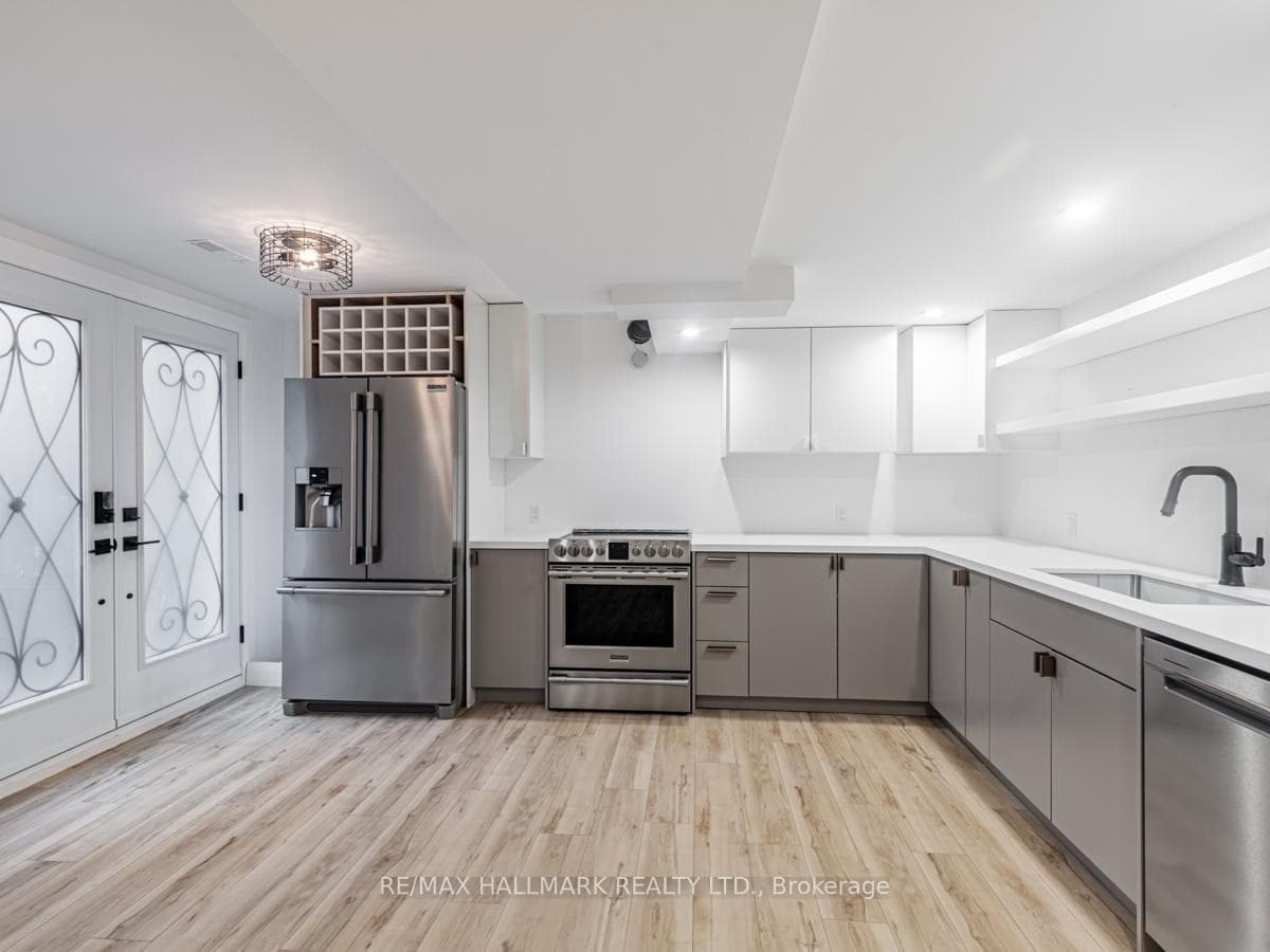 26 Amanda Avenue Unit Lower photo 2