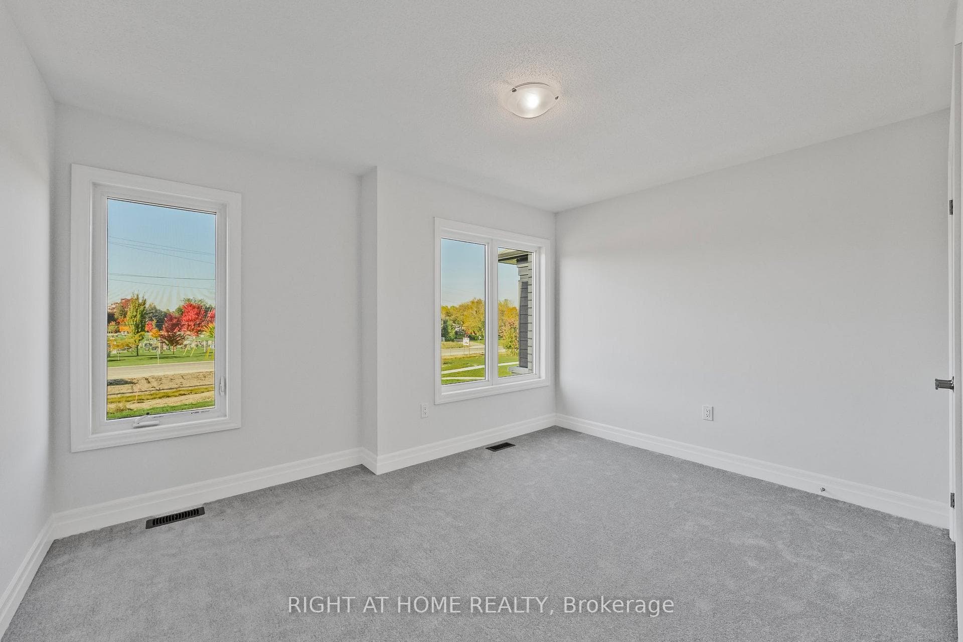 43 Federica Crescent photo 32
