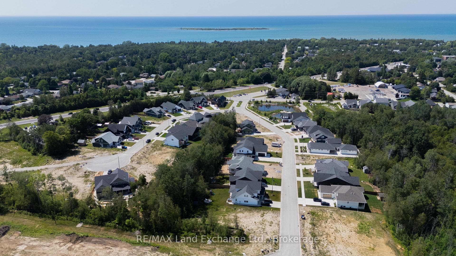 25 LAKEFOREST Drive photo 36