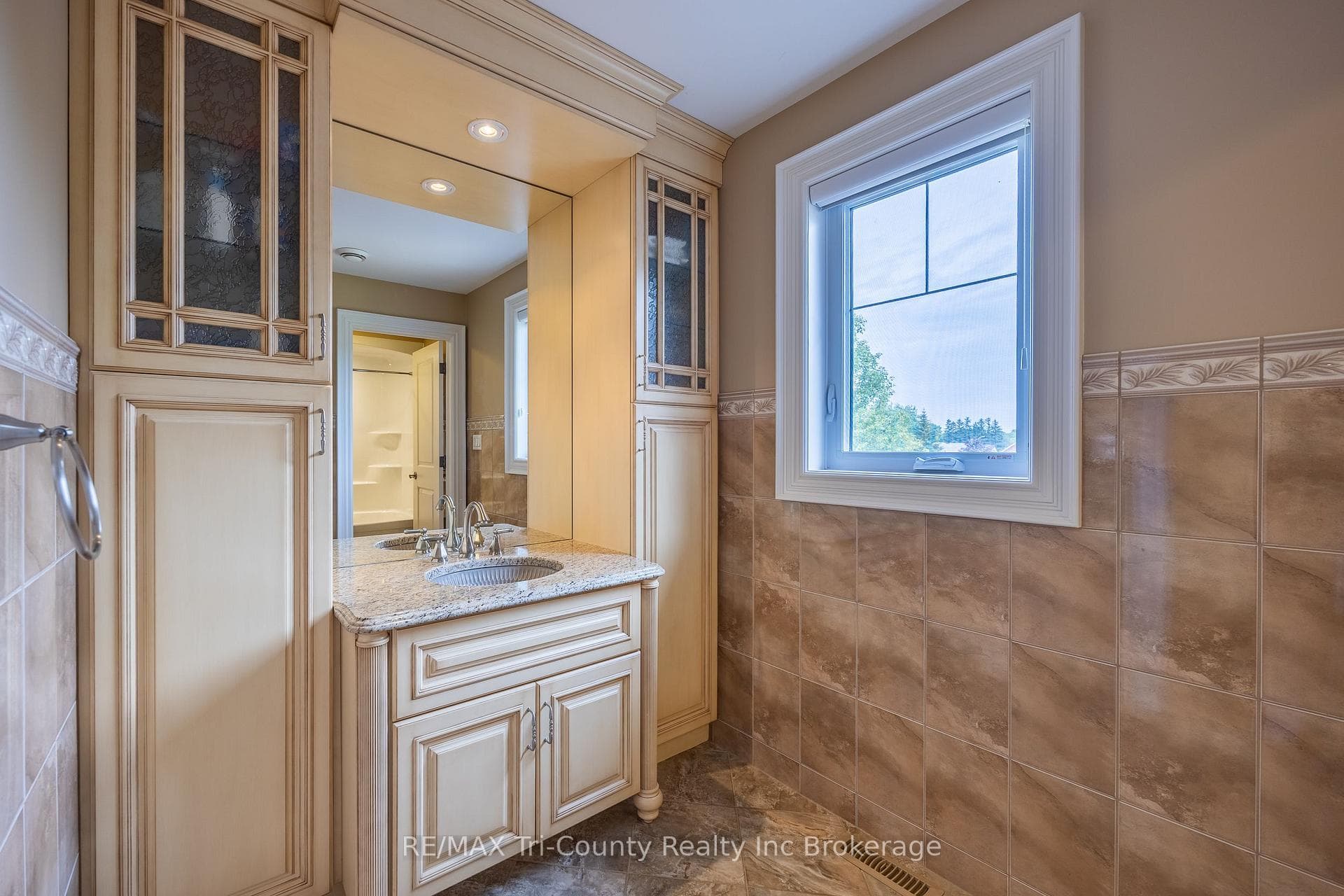2nd floor 4 pc Bathroom