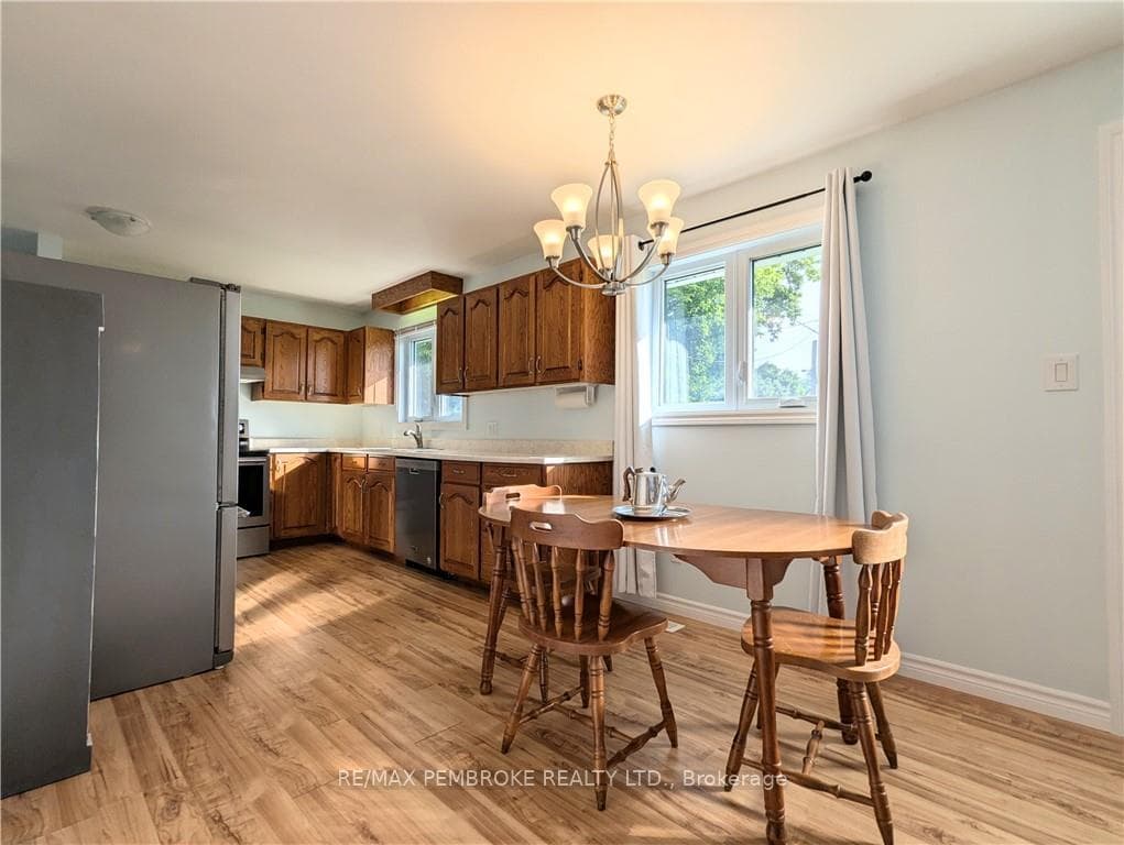 180 JOHN Street photo 9