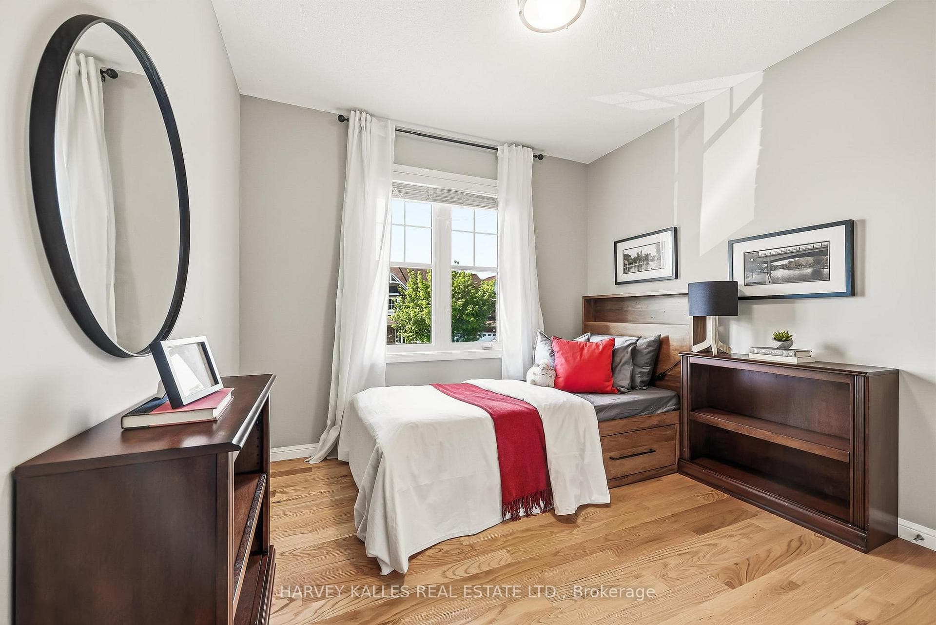 10 Dougherty Crescent photo 16