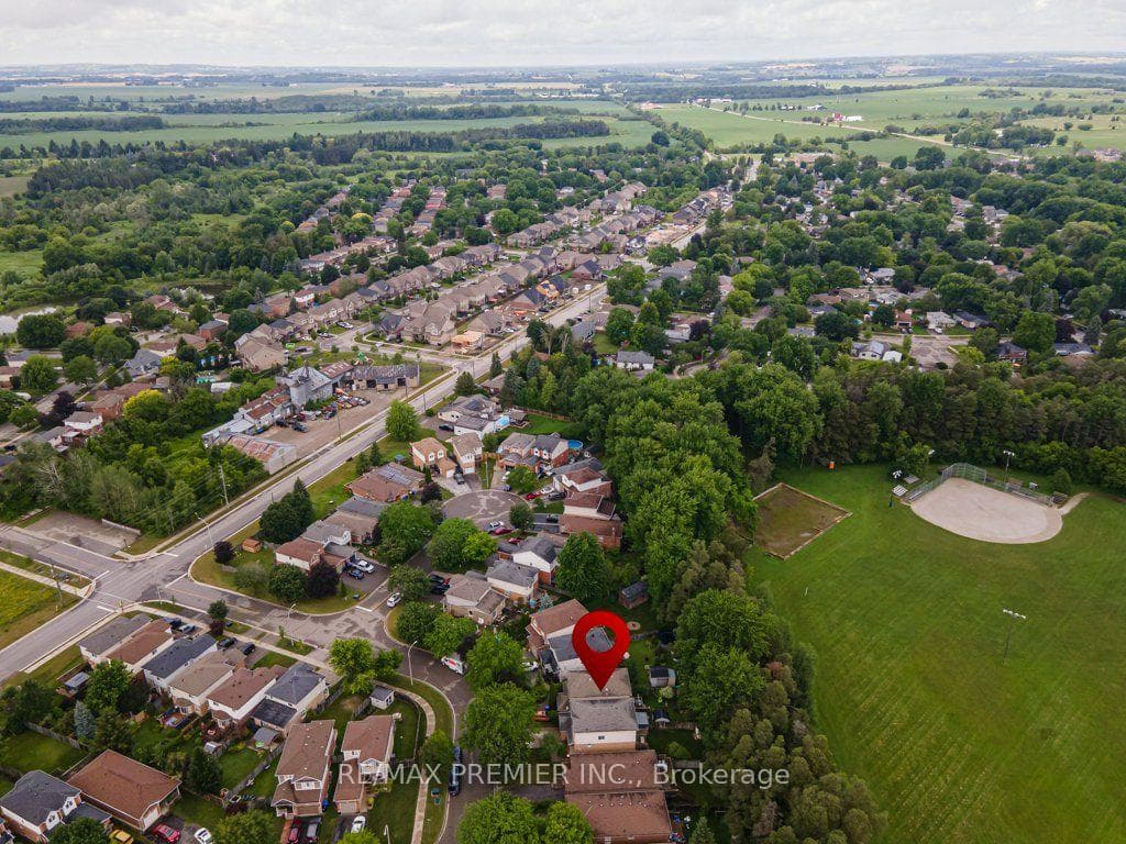 93 Kate Aitken Crescent photo 45