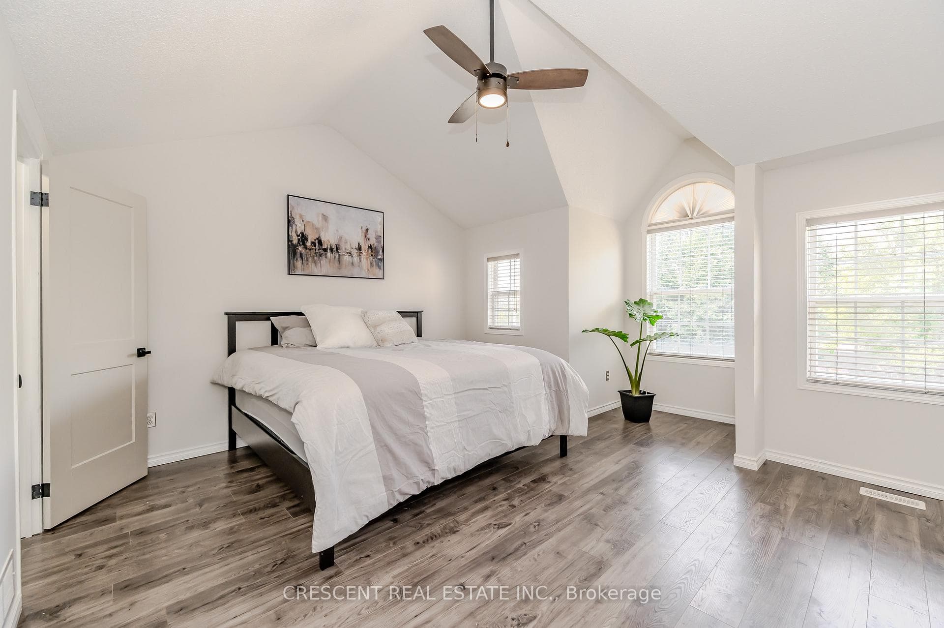 16 Bartleman Crescent photo 14