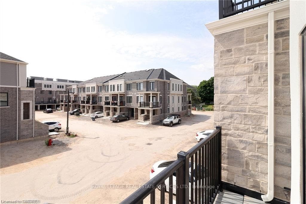 383 Dundas Street Unit 11 photo 23