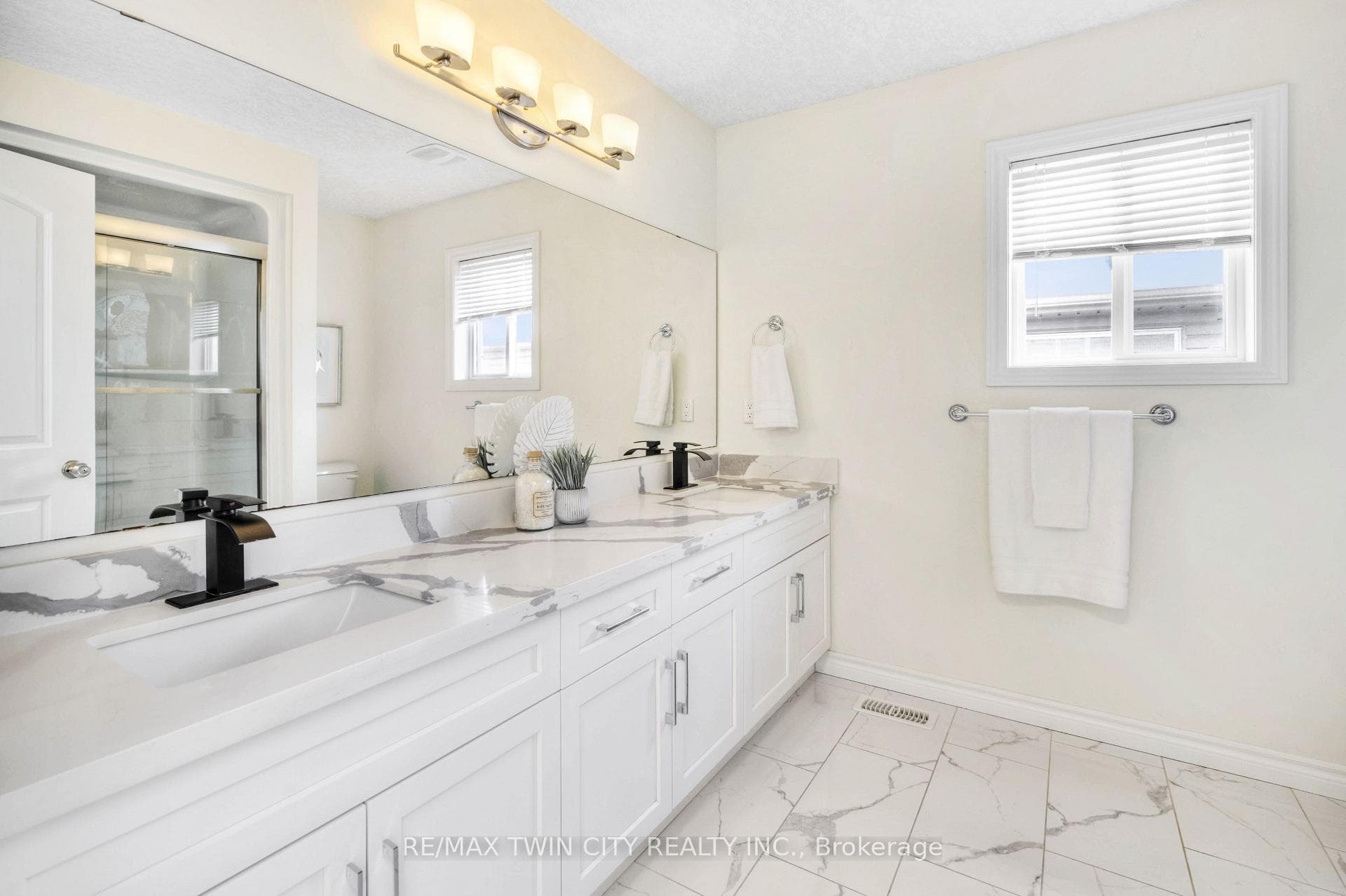 144 Cinnamon Fern Street photo 28