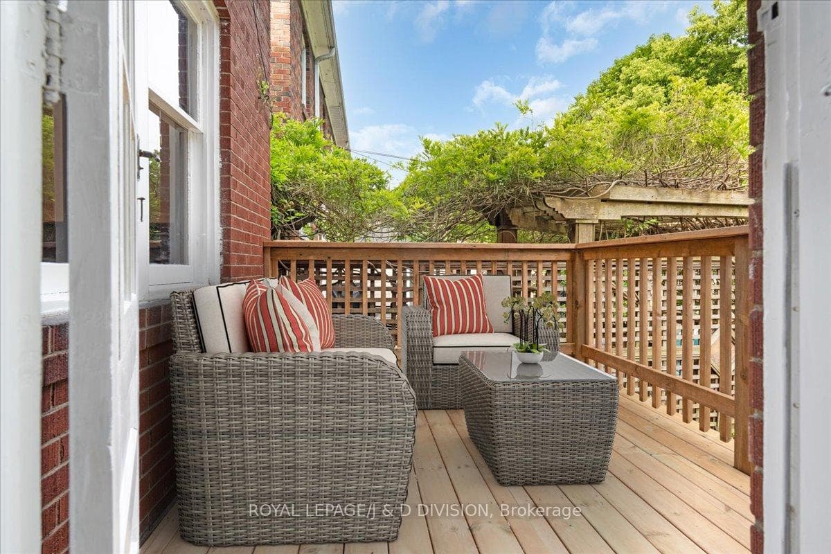 32 Roe Avenue photo 27