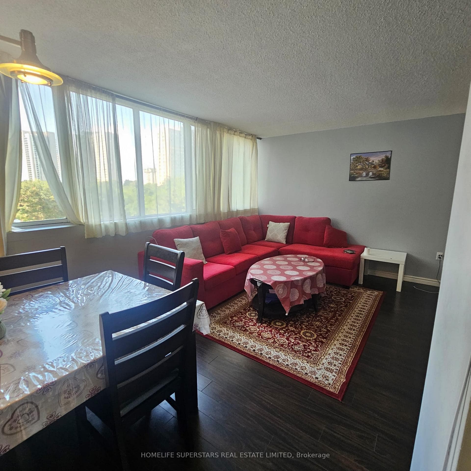 3590 Kaneff Crescent Unit 506 photo 4